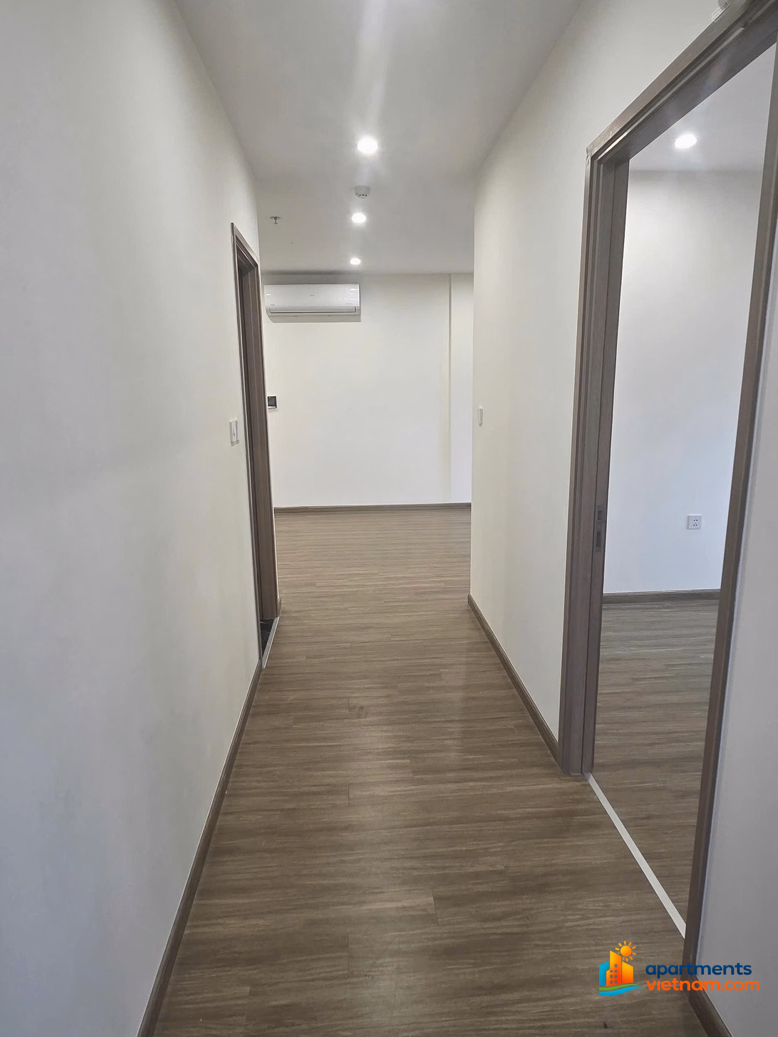 I am the owner and need to sell an apartment at Vinhomes Smart City thanks to the brokers for connection