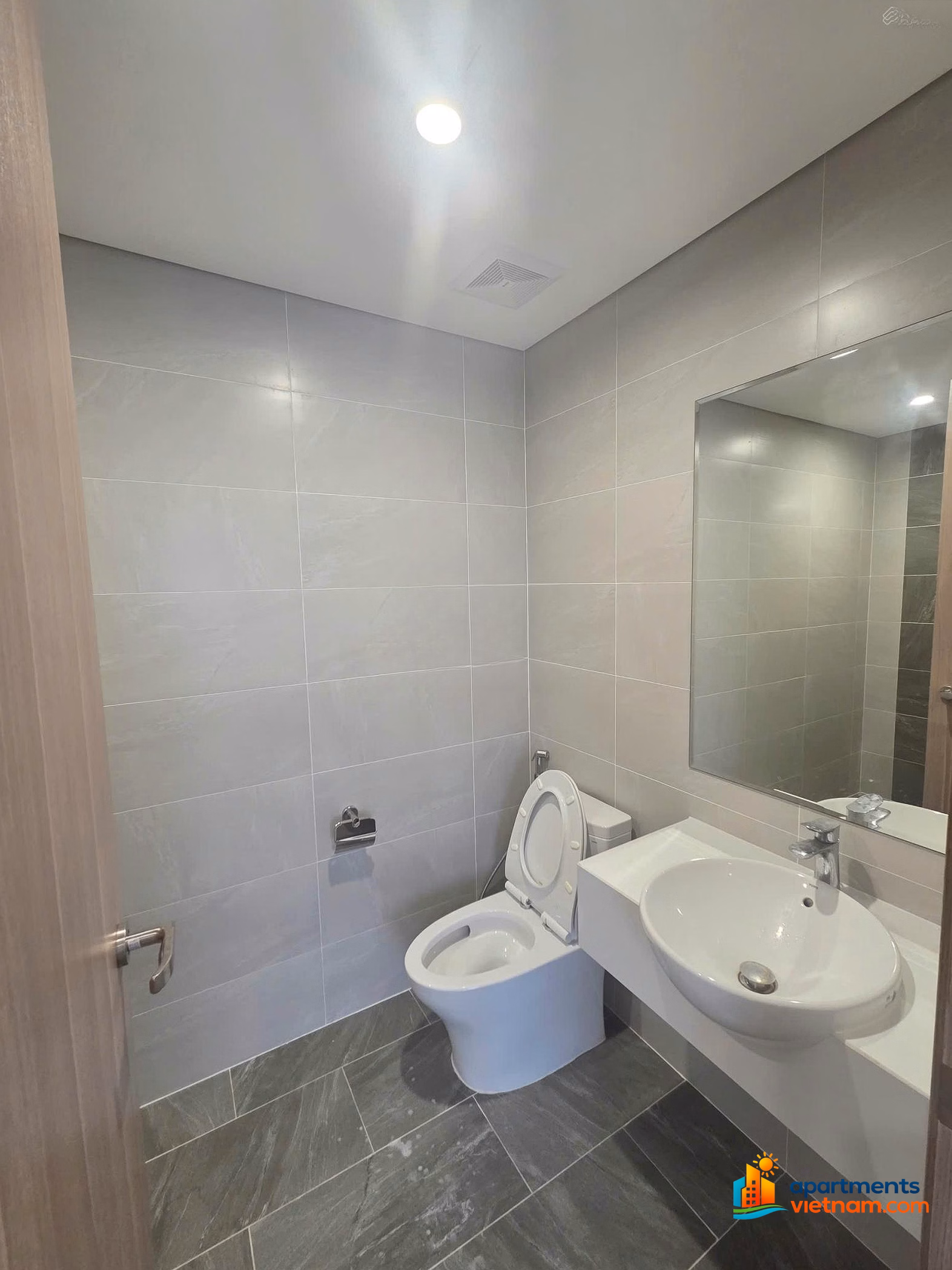 I am the owner and need to sell an apartment at Vinhomes Smart City thanks to the brokers for connection