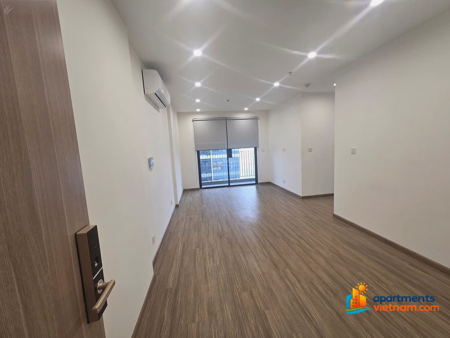 I am the owner and need to sell an apartment at Vinhomes Smart City thanks to the brokers for connection