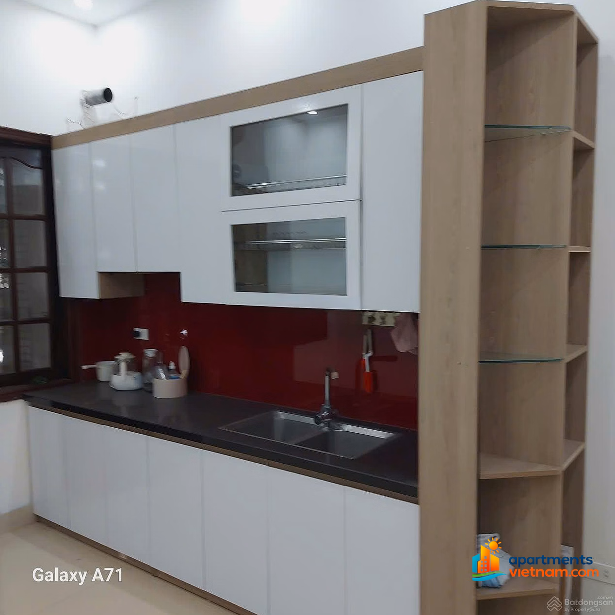 Owner rents apartment in Ba Dinh, Hanoi. Area 58m² 1 bedroom + 1 living room with kitchen + bathroom, airy balcony