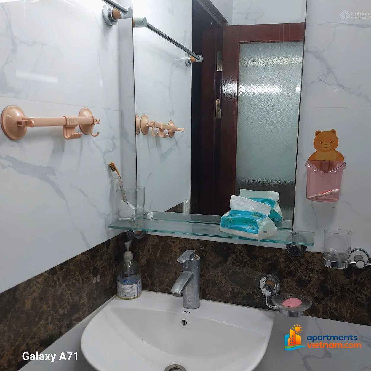 Owner rents apartment in Ba Dinh, Hanoi. Area 58m² 1 bedroom + 1 living room with kitchen + bathroom, airy balcony