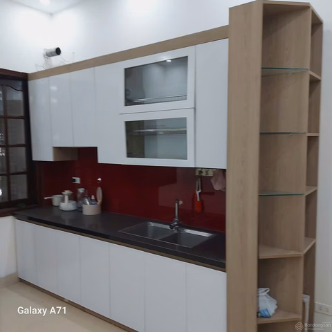 Owner rents apartment in Ba Dinh, Hanoi. Area 58m² 1 bedroom + 1 living room with kitchen + bathroom, airy balcony