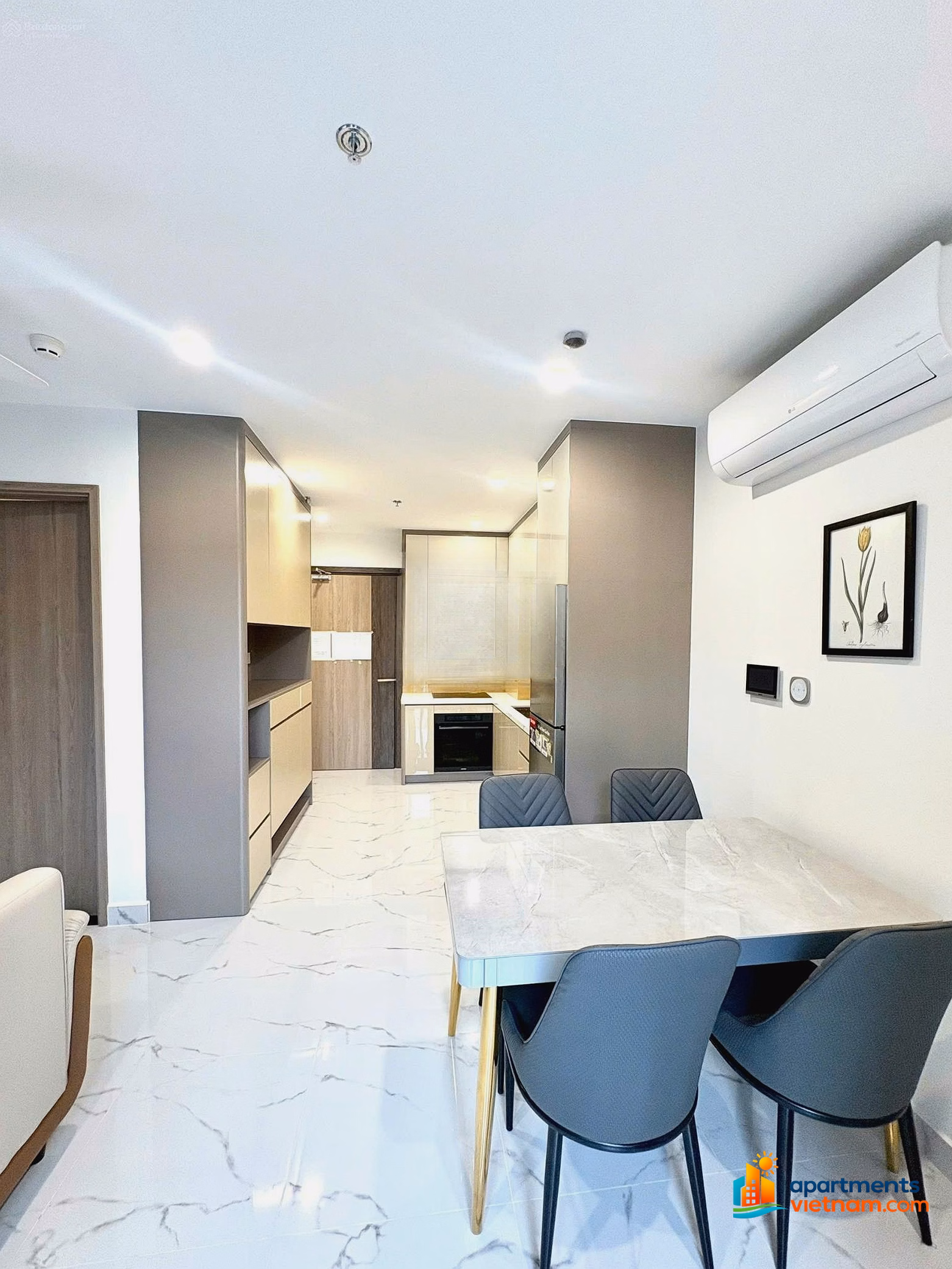 2 bedrooms + 69m² beautiful corner apartment for rent, GH subdivision opposite Vincom