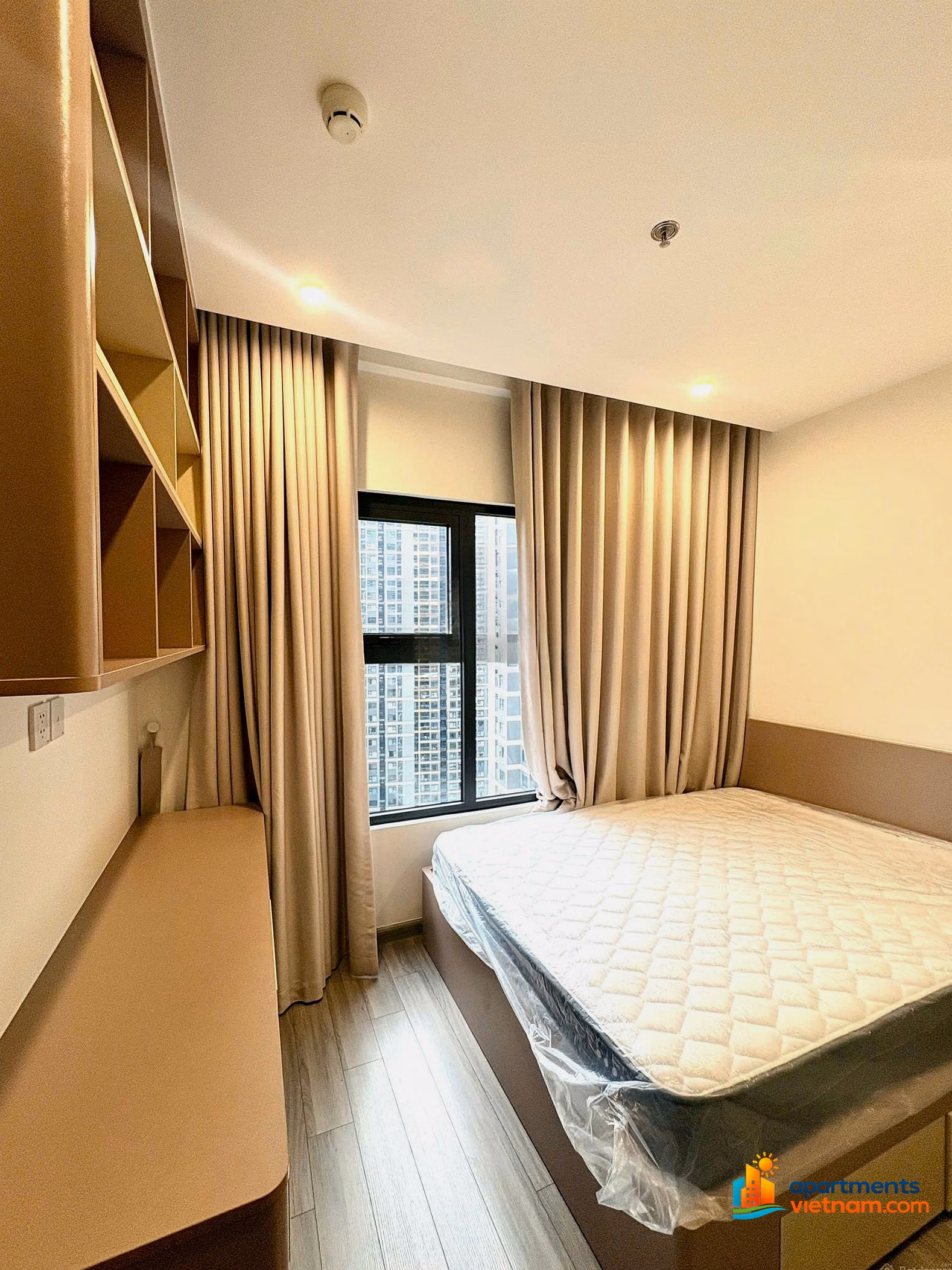 2 bedrooms + 69m² beautiful corner apartment for rent, GH subdivision opposite Vincom