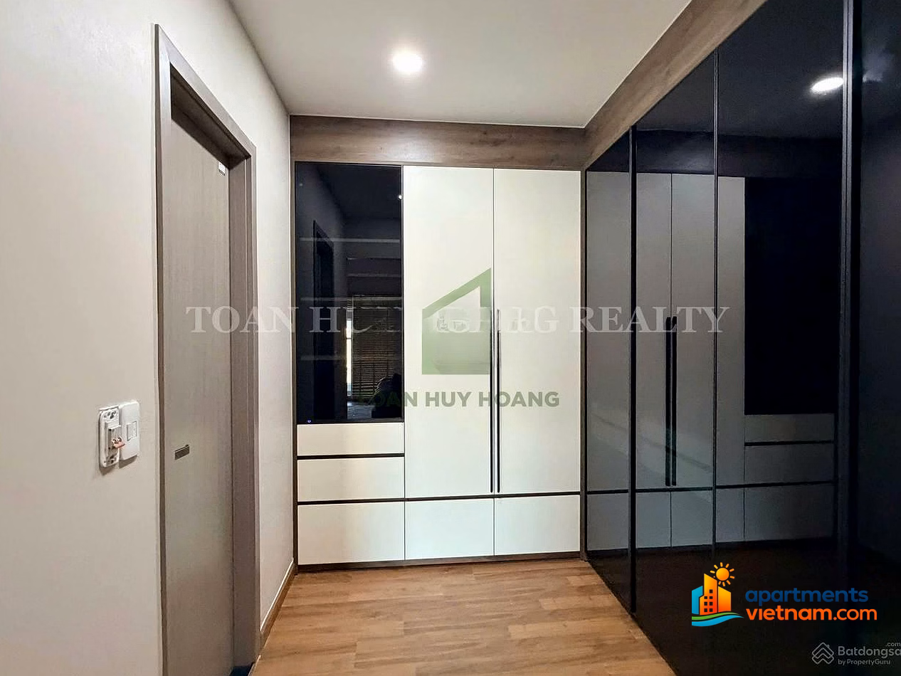 Blooming Tower 3-bedroom apartment, 100% newly renovated and luxurious for rent
