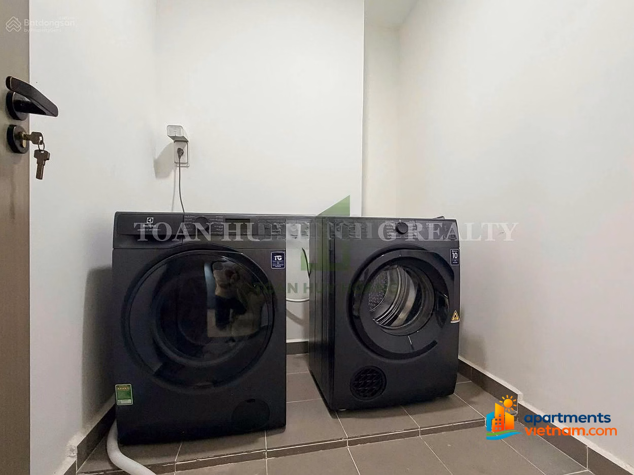 Blooming Tower 3-bedroom apartment, 100% newly renovated and luxurious for rent