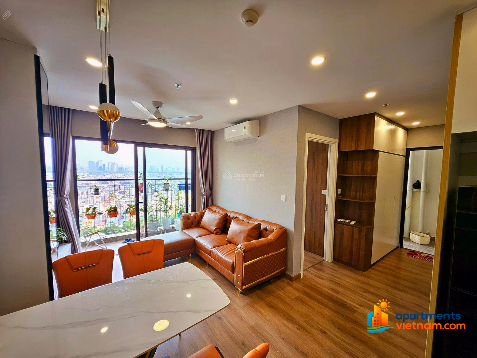 Apartment for sale (Cut loss 500 million): Studio 1 bedroom+ 3 billion, 2 bedroom 3.65 billion, 3 bedroom-5.2 billion Vinhomes Smart City urban area