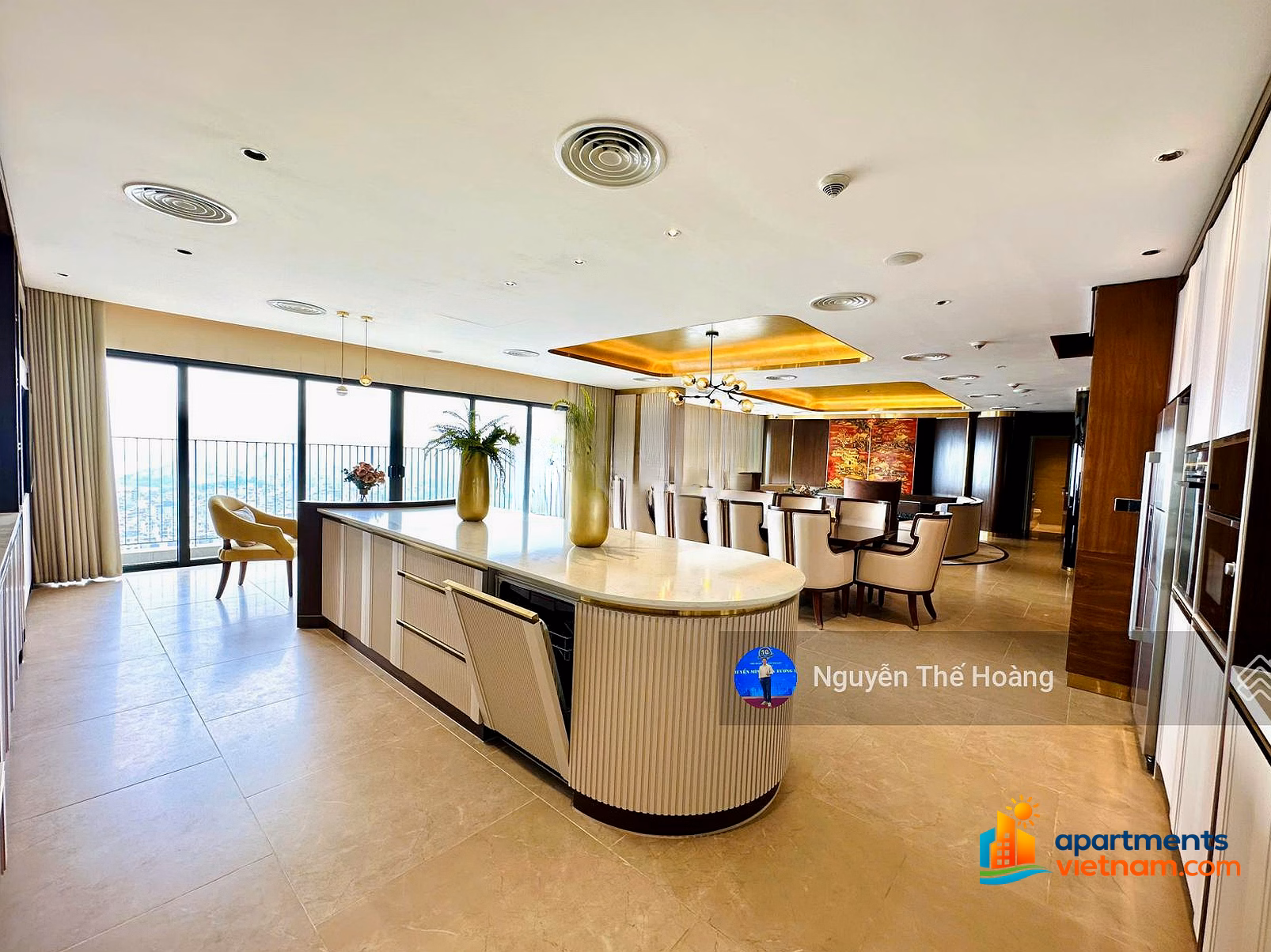 Penhouse transfer. 4N - 4WC Kosmo building. West lake view, cool balcony, fully furnished
