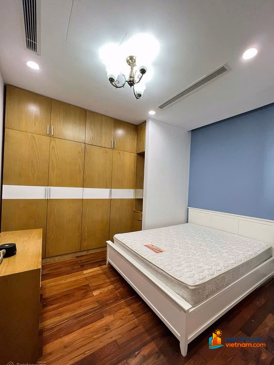 Selling a 2 bedroom apartment with 2 small balconies