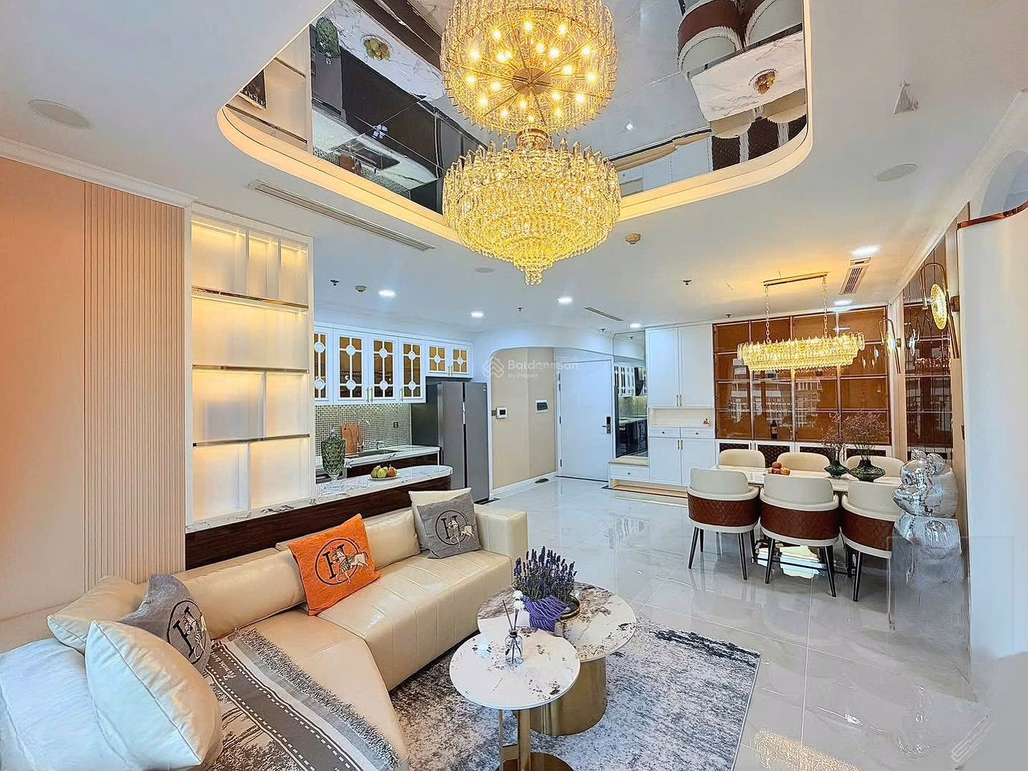 Specializing in renting Vinhomes 1 - 2 - 3 - 4 bedrooms, beautiful apartments, good prices, private supply