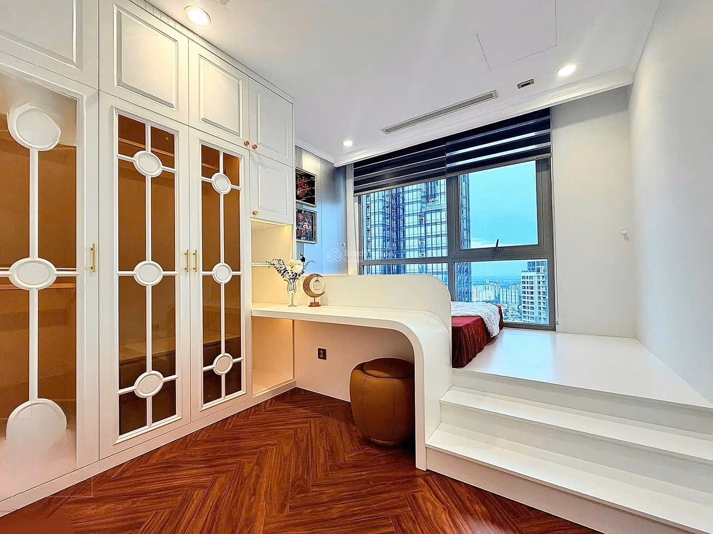 Specializing in renting Vinhomes  bedrooms, beautiful apartments, good prices, private supply