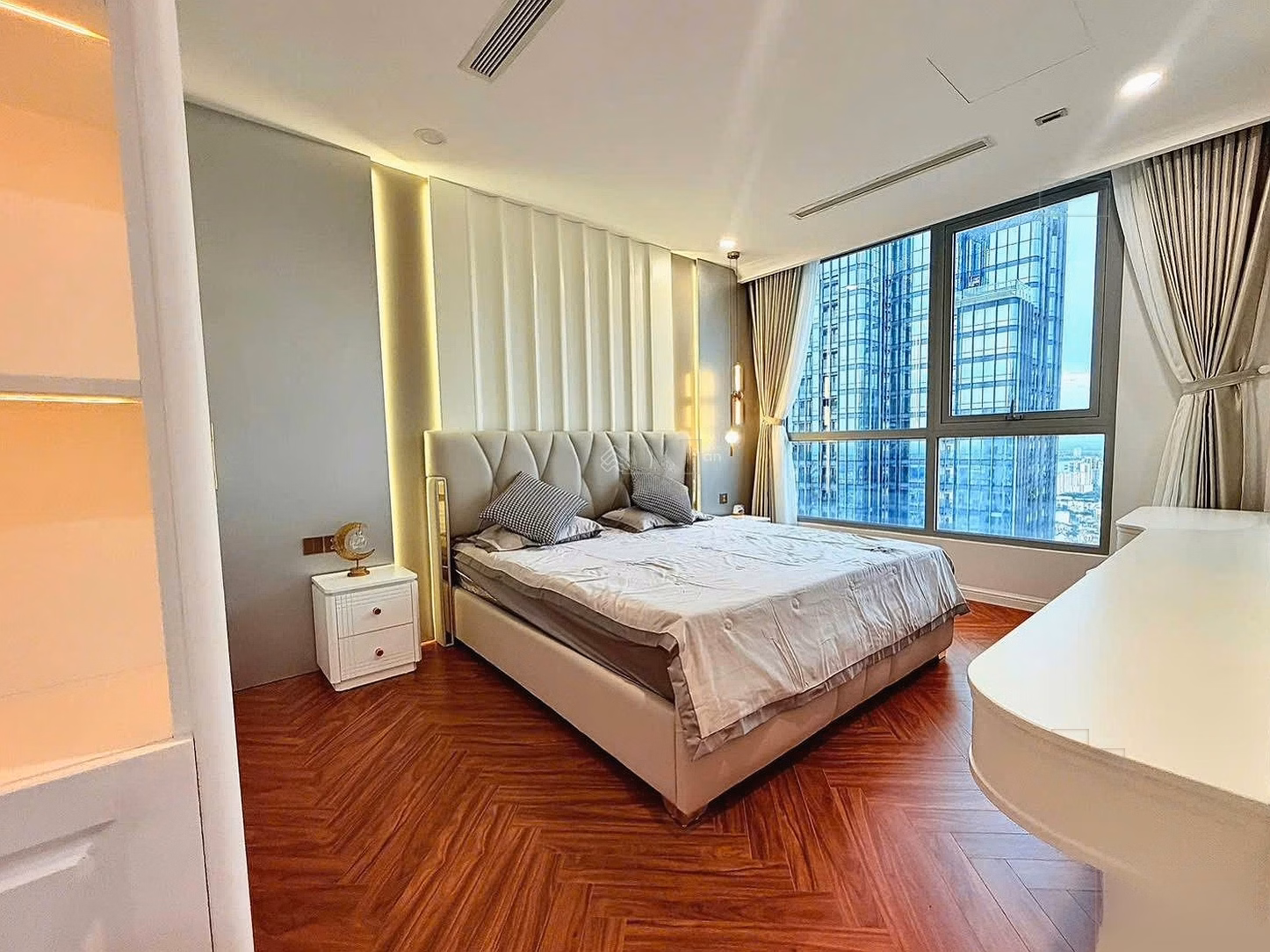 Specializing in renting Vinhomes  bedrooms, beautiful apartments, good prices, private supply
