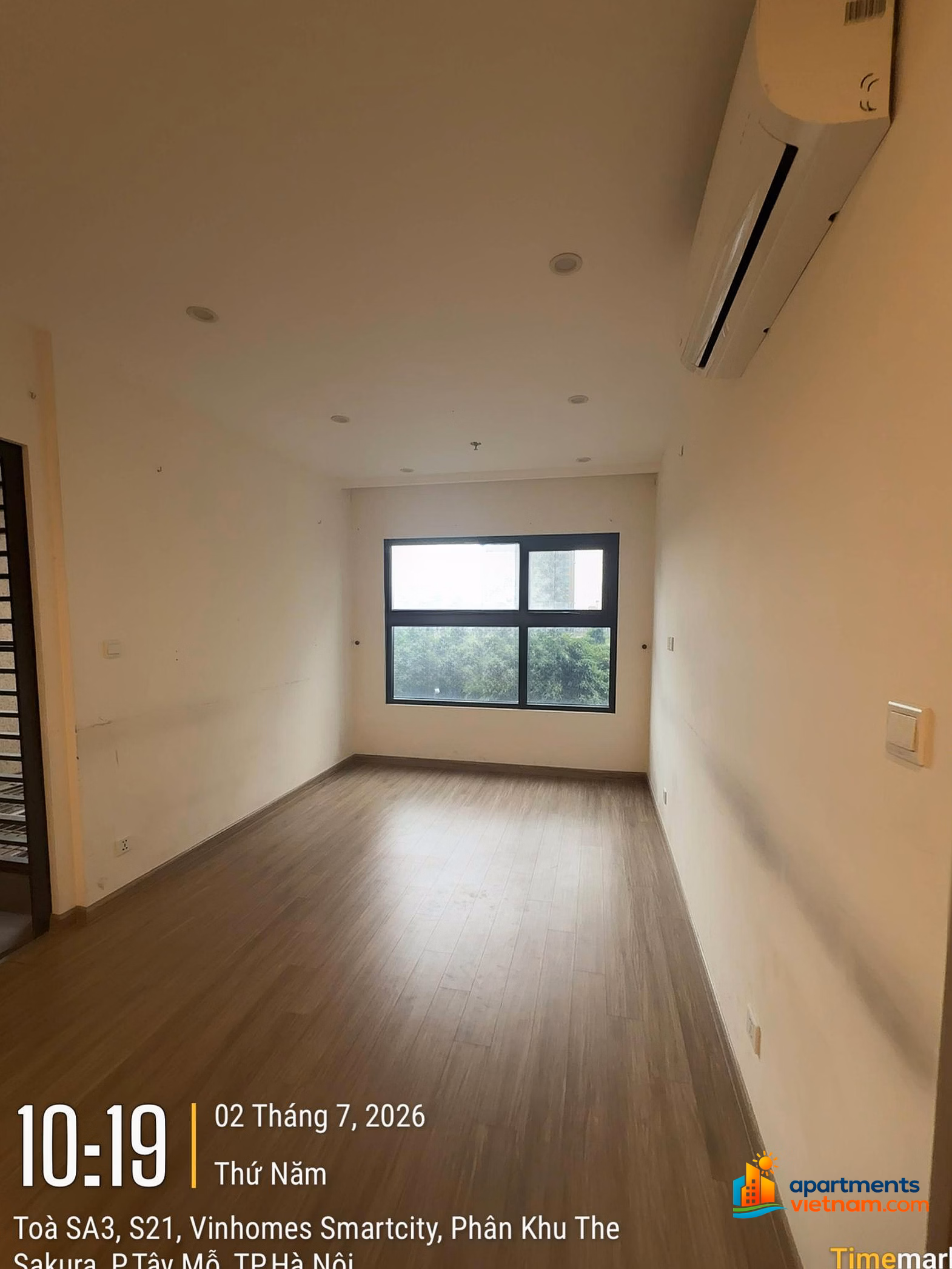 Come into the original 2 bedroom 2 bathroom apartment in SA building for 10 million, to see the house***