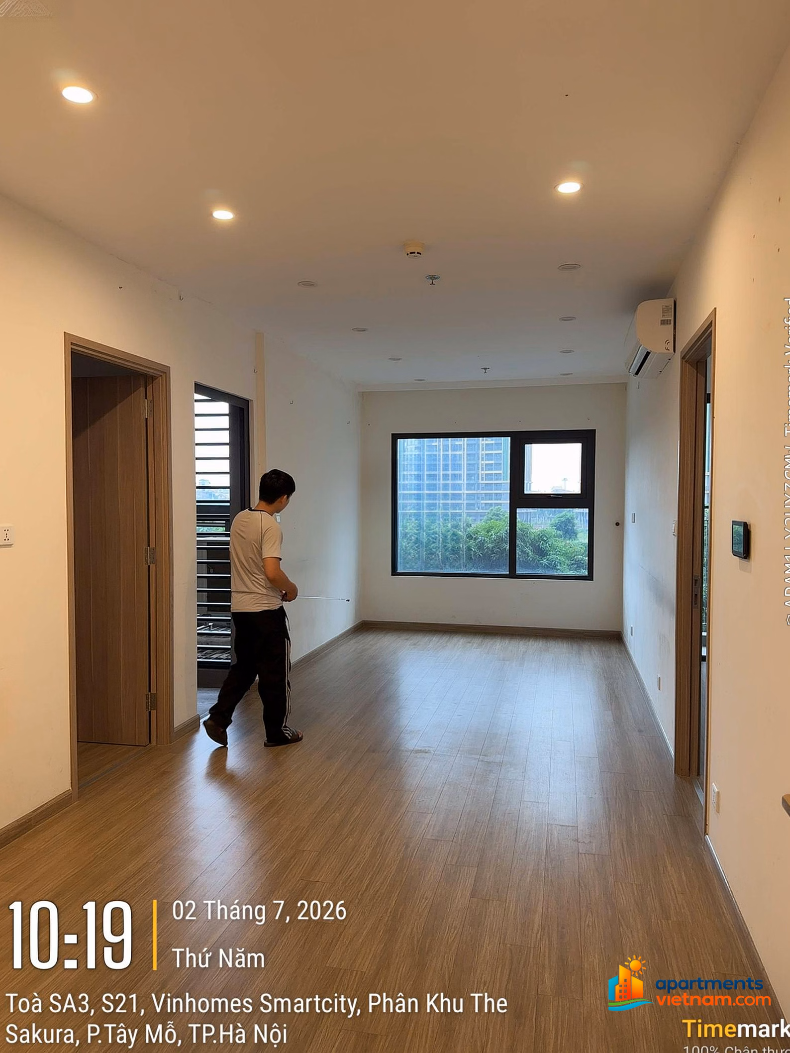 Come into the original 2 bedroom 2 bathroom apartment in SA building for 10 million, to see the house***