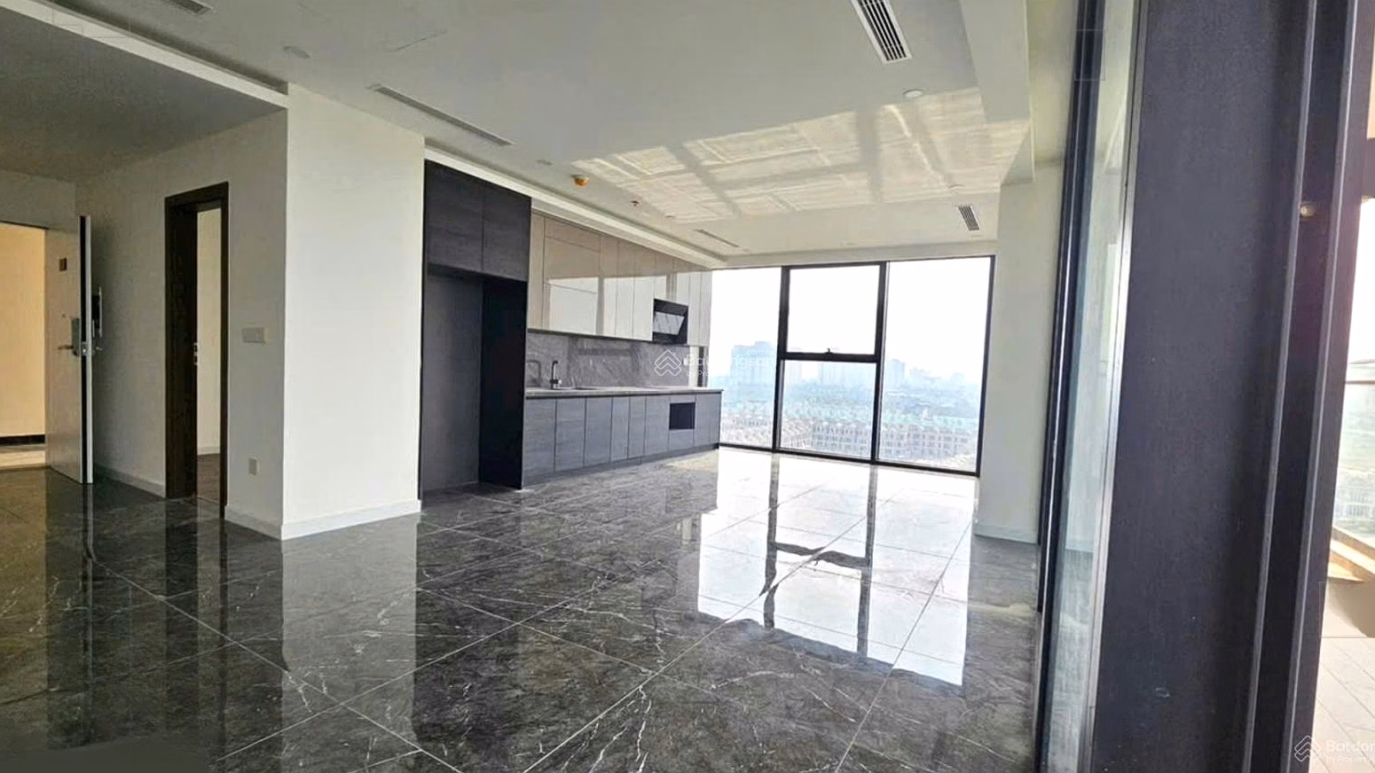 Golden River building for sale 211m2 4 bedrooms 3 bathrooms. The owners post the latest apartments for sale with full information and selling prices
