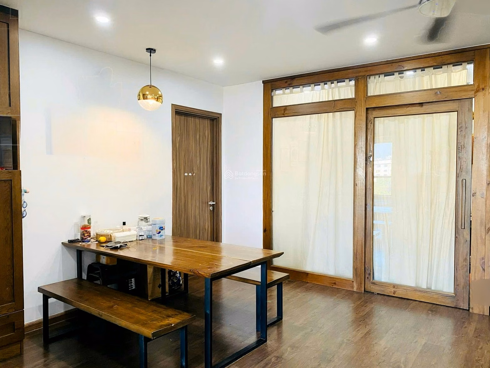 Owner for rent in Ha Do Centrosa, 3/2 Street, 3 bedroom apartment with full wooden furniture - price only 29.9 million - View outside the area