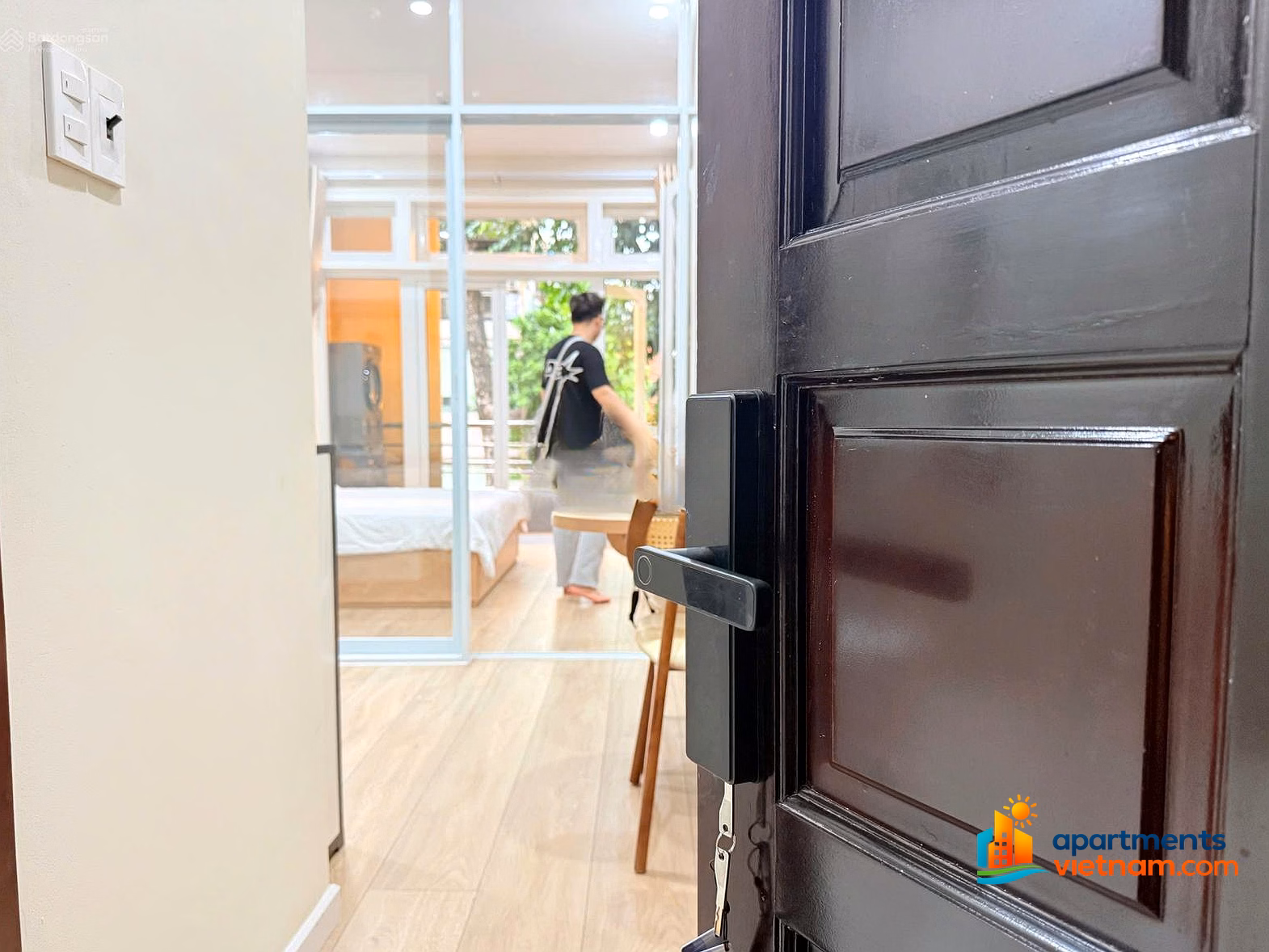 Opening of 100% new serviced apartment, fully furnished, near Le Van Tam park, Turtle Lake, Tan Dinh market