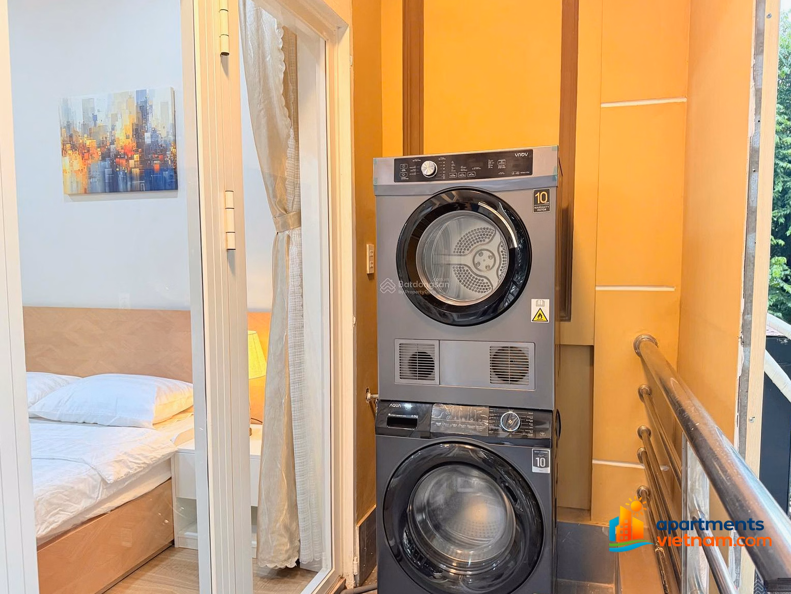 Opening of 100% new serviced apartment, fully furnished, near Le Van Tam park, Turtle Lake, Tan Dinh market