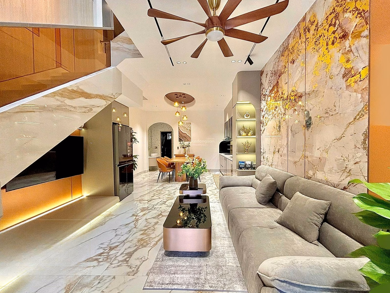 Need money to sell a 3-storey Luxury product on Nguyen Thuy street, a few steps from the beach