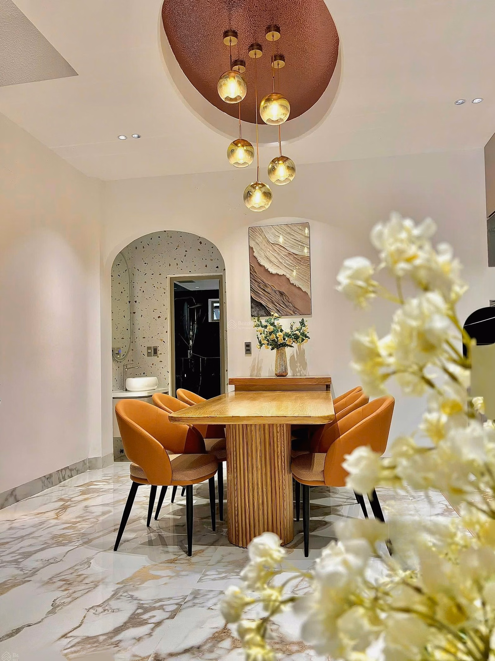 Need money to sell a 3-storey Luxury product on Nguyen Thuy street, a few steps from the beach