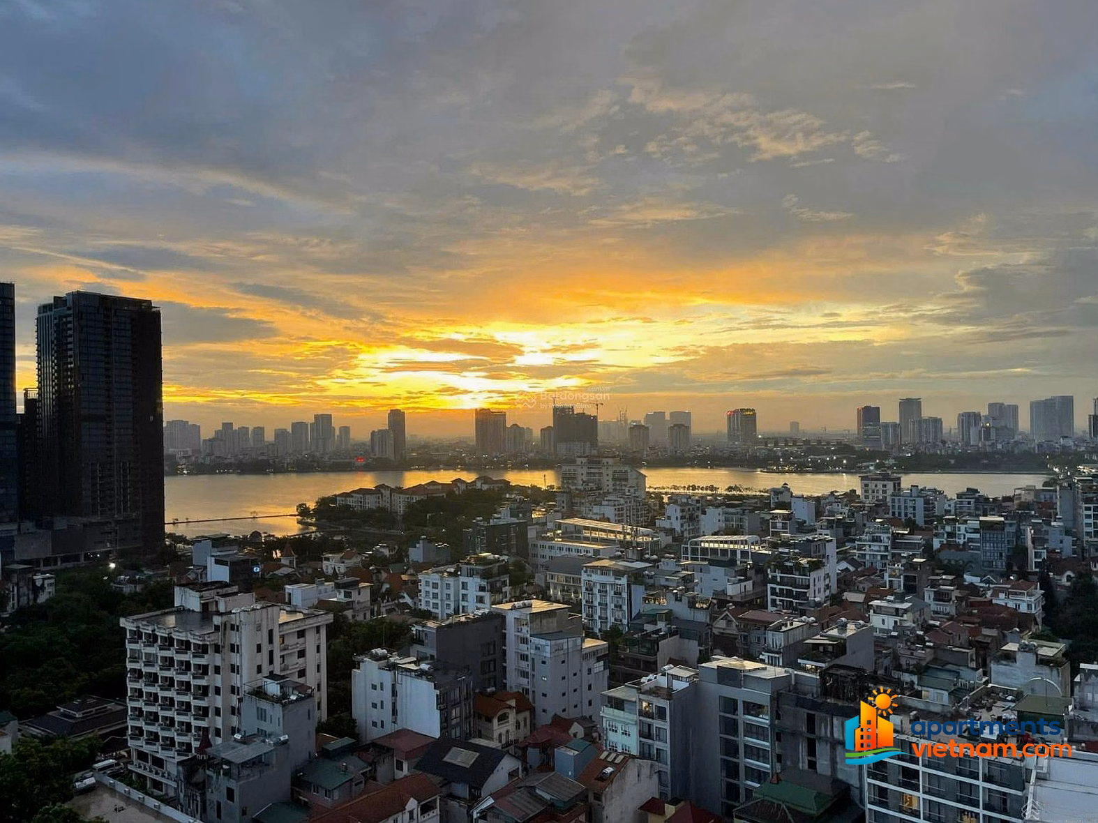 Vip apartment for sale - Beautiful West Lake View on the 18th floor