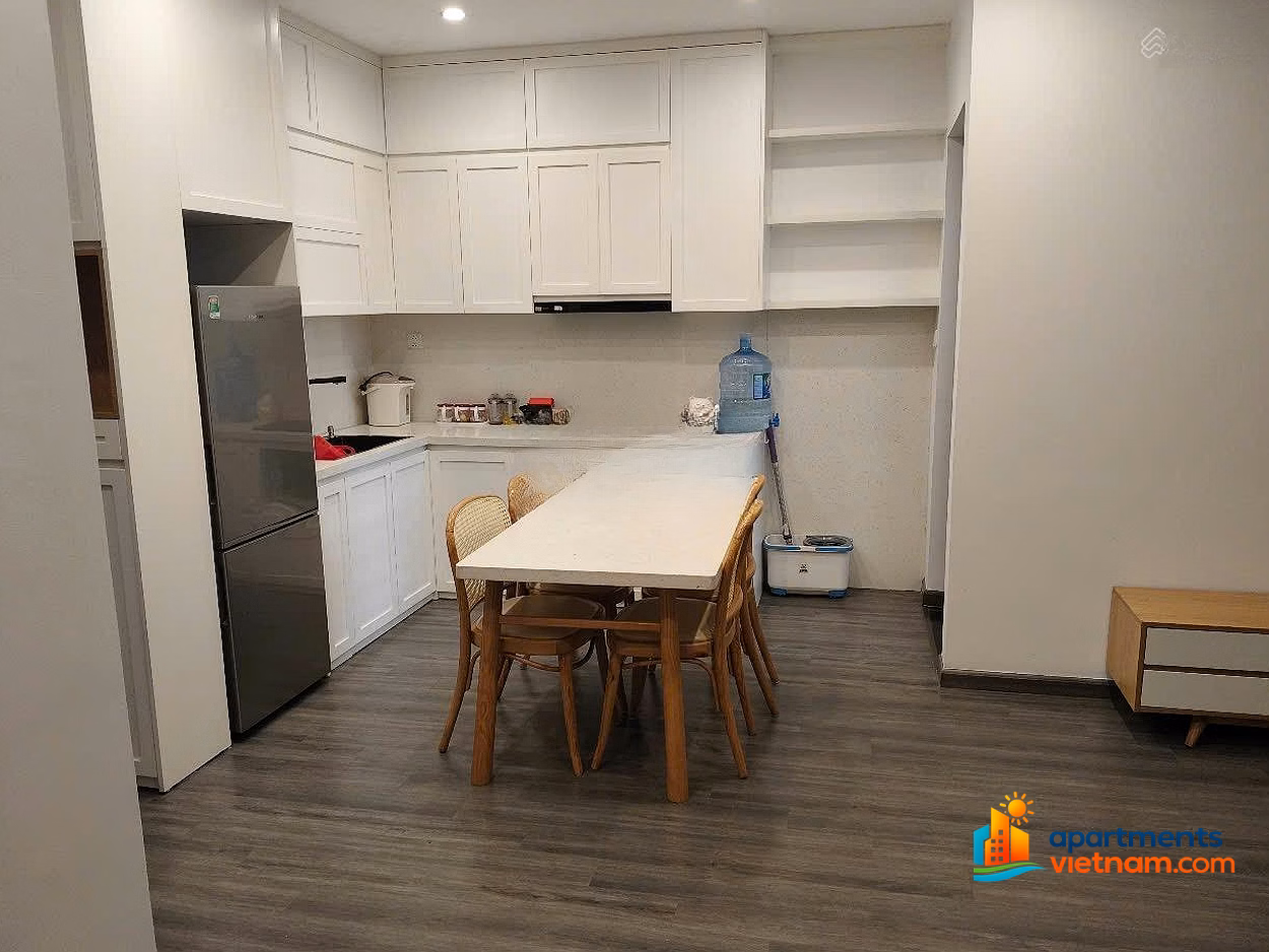 Owner rents 1n+ apartment, 50m, fully furnished, Tonkin 1 Vinhomes Smart City. Price only 11.5 million