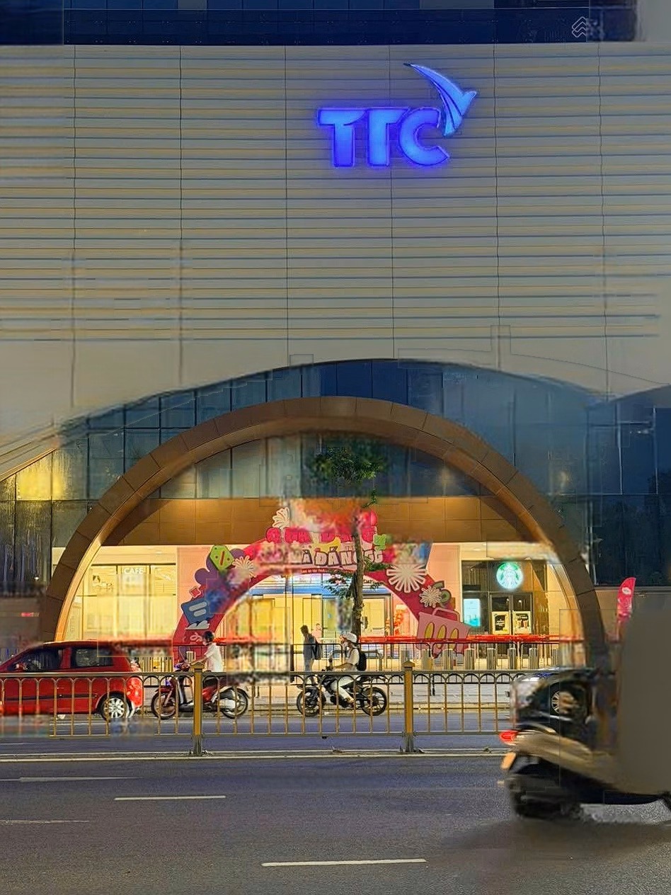 Apartment priced at 2.7 billion from floors 6 - 11, 4 floors of Aeon Mall Da Nang supermarket, full handover with additional air conditioning