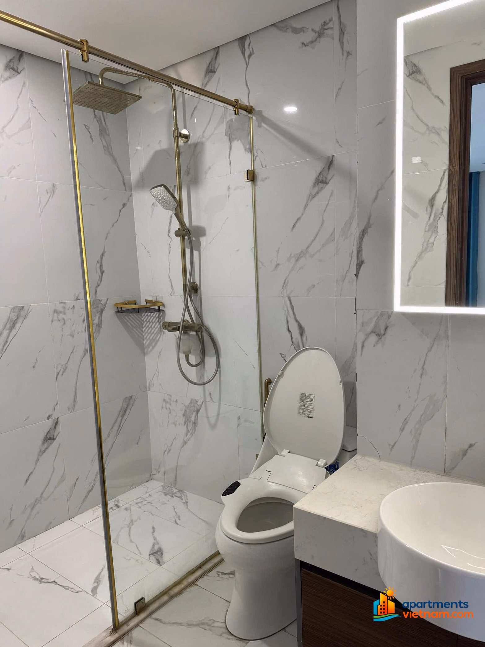 The owner rents a 118m² Sunshine Center apartment with full high-end furniture. Just bring your suitcase and move in immediately