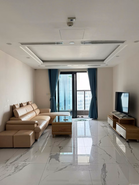 The owner rents a 118m² Sunshine Center apartment with full high-end furniture. Just bring your suitcase and move in immediately