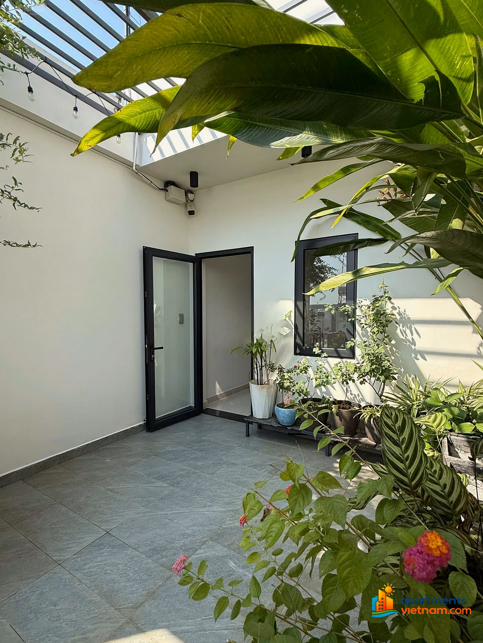 Owner sells self-built 5-storey house in Thanh Loc District 12, car alley, indoor garage, full completion book