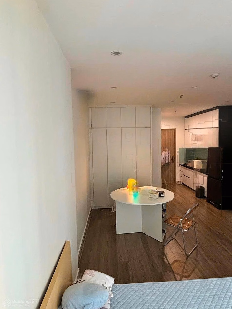 Owner needs to sell Vinhomes Smart City Studio apartment, building S301 - Beautiful floor, fully furnished