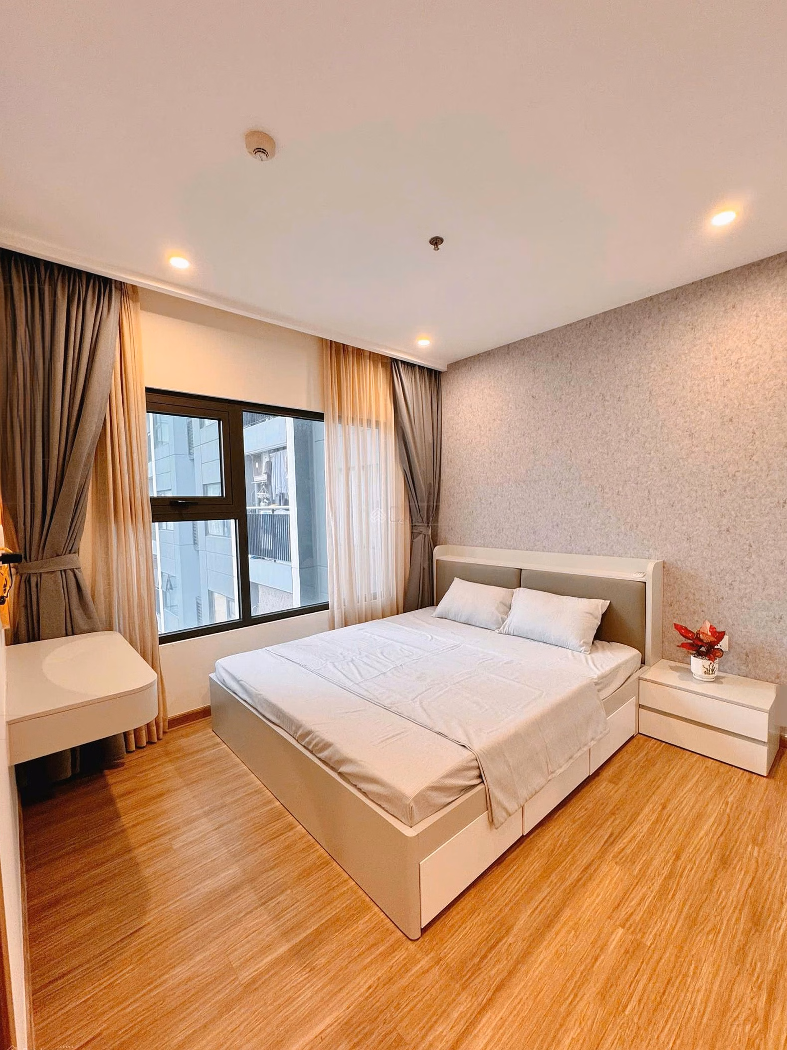 Owner sends quick sale within a week apartment 3N2VS - 75m2, 4 billion 980 Vinhomes Smart City Tay Mo project