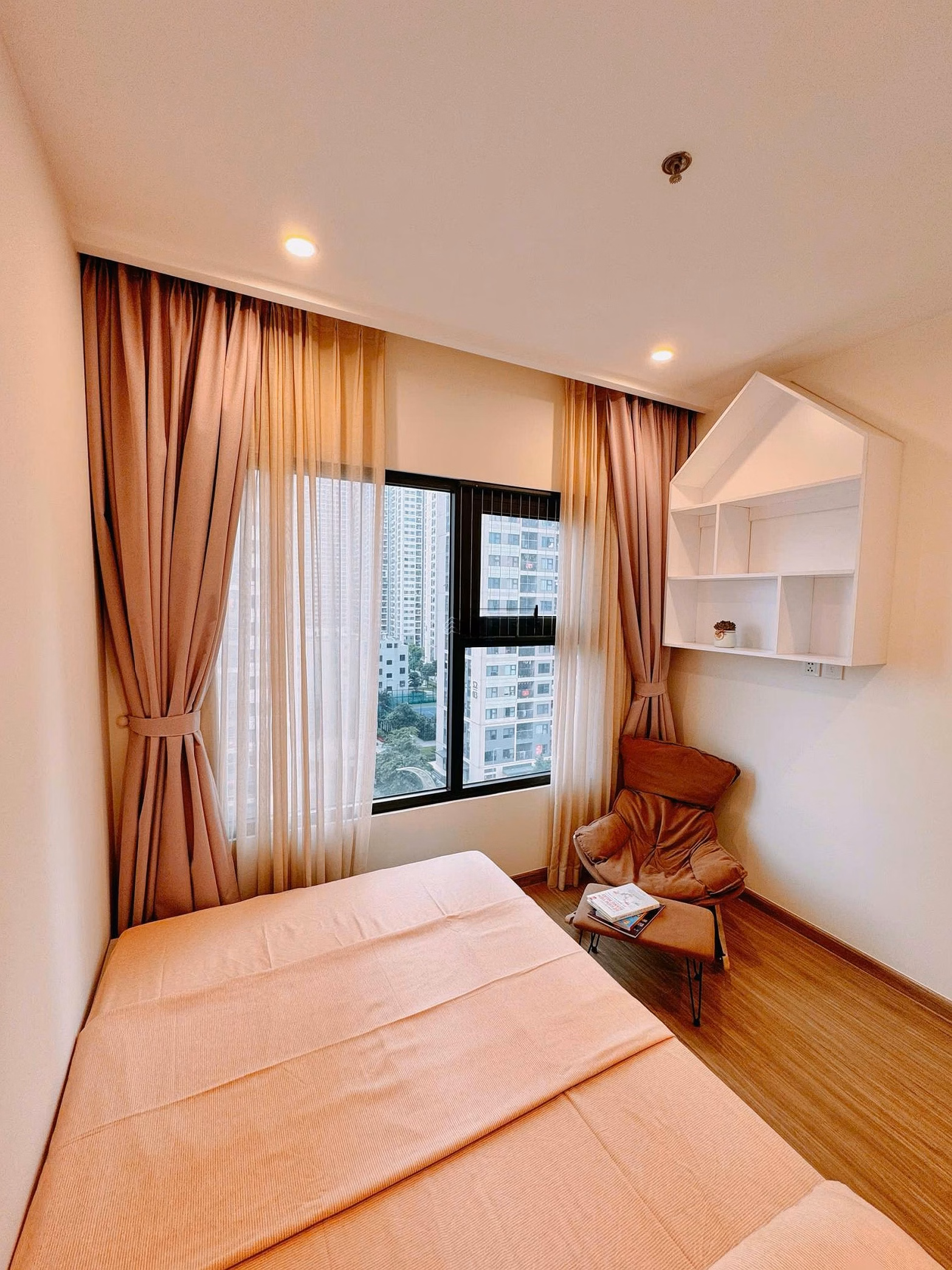 Owner sends quick sale within a week apartment 3N2VS - 75m2, 4 billion 980 Vinhomes Smart City Tay Mo project