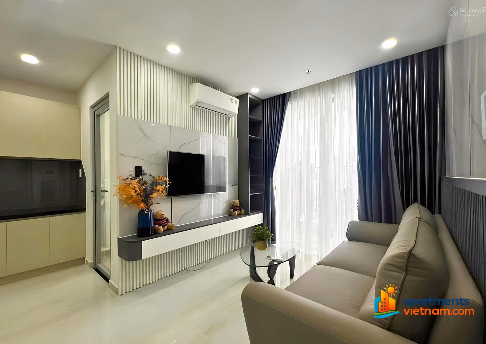 Apartment near Gia Dinh CV 52m, 2.1 billion, 2 bedrooms, SHR, 70% loan, Fully Furnished, Profitable Investment, for rent 15 million