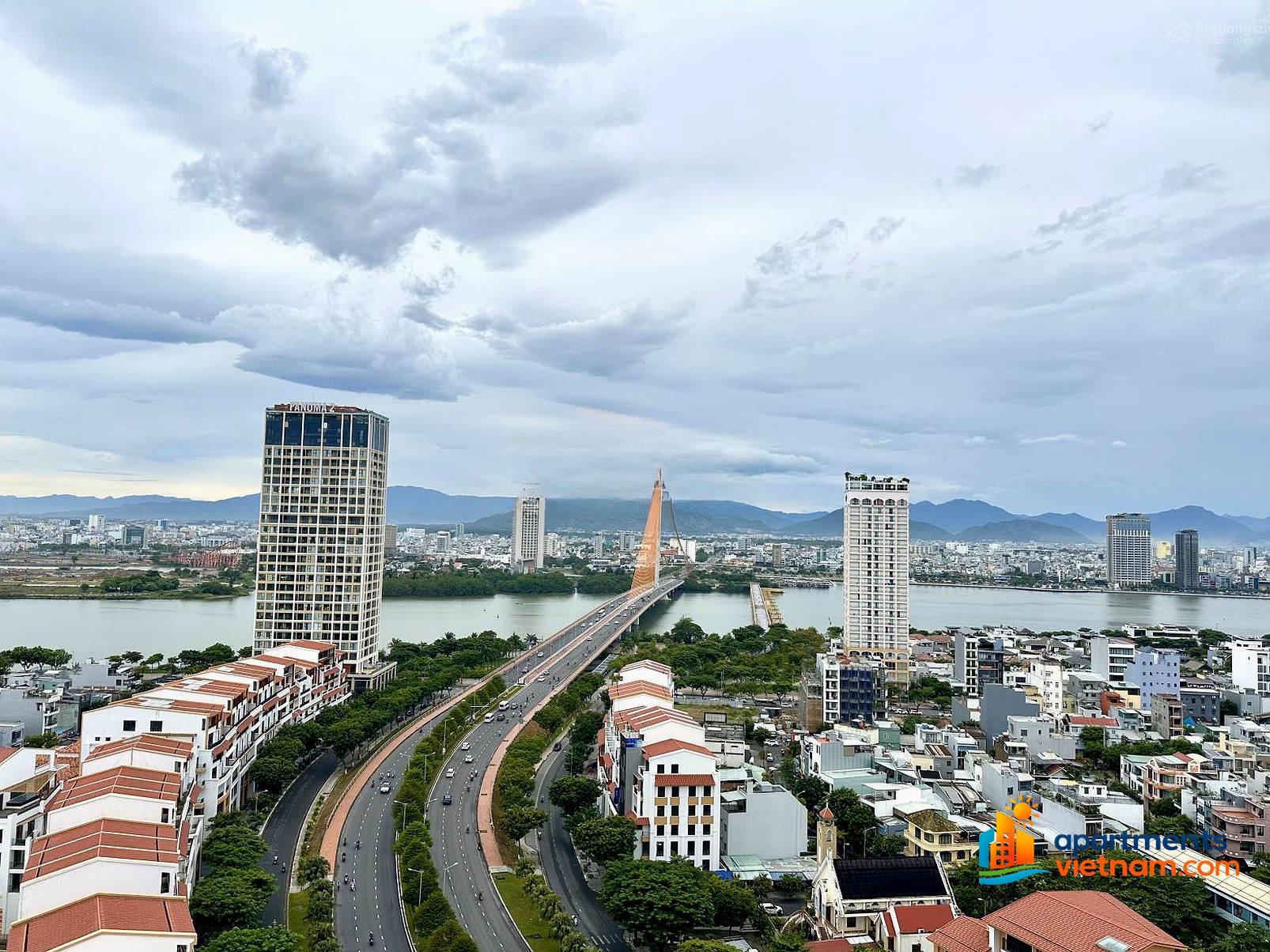 2 bedroom apartment for rent with river view on the 17th floor Panoma1, full of beautiful new furniture