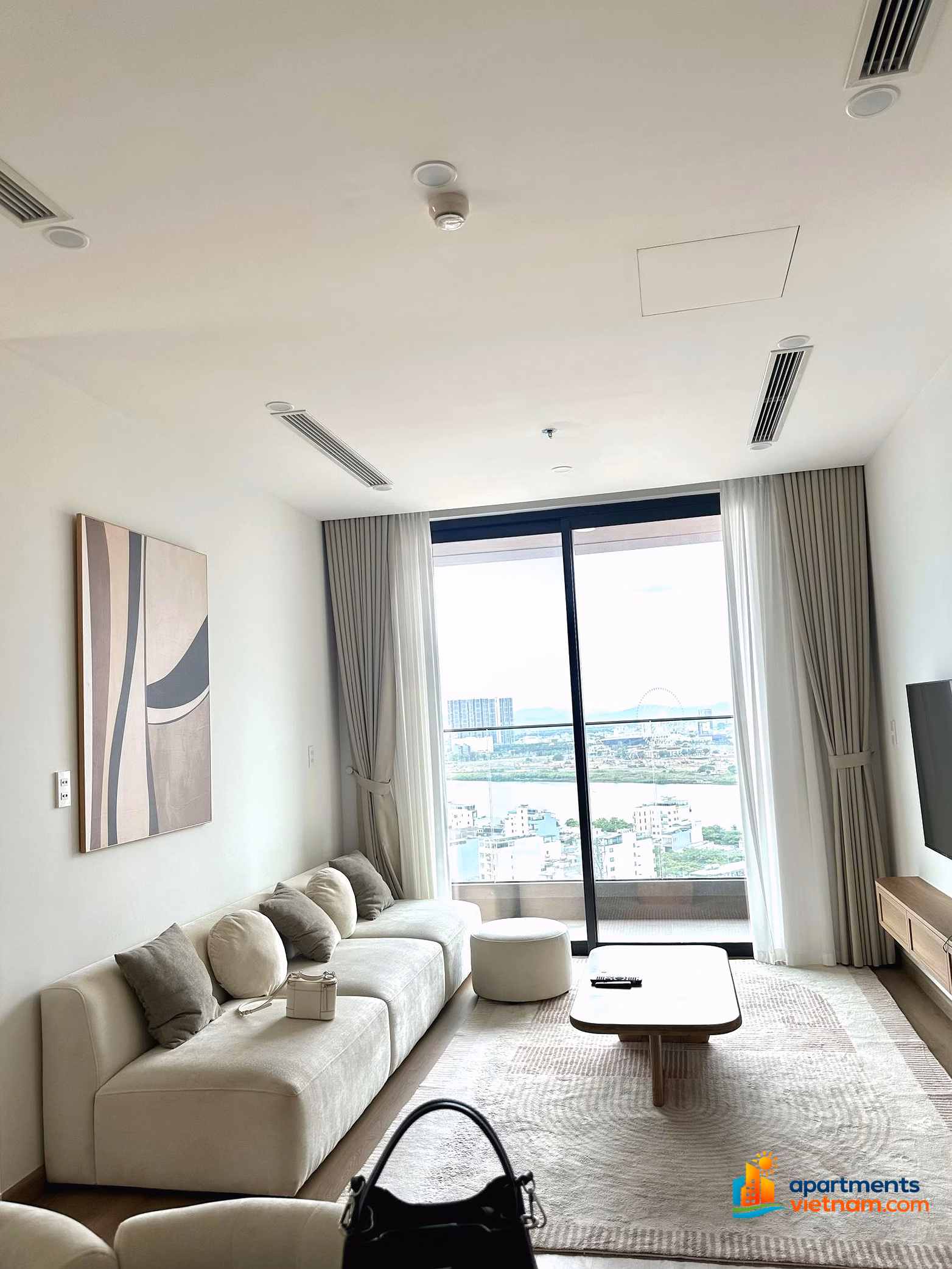2 bedroom apartment for rent with river view on the 17th floor Panoma1, full of beautiful new furniture