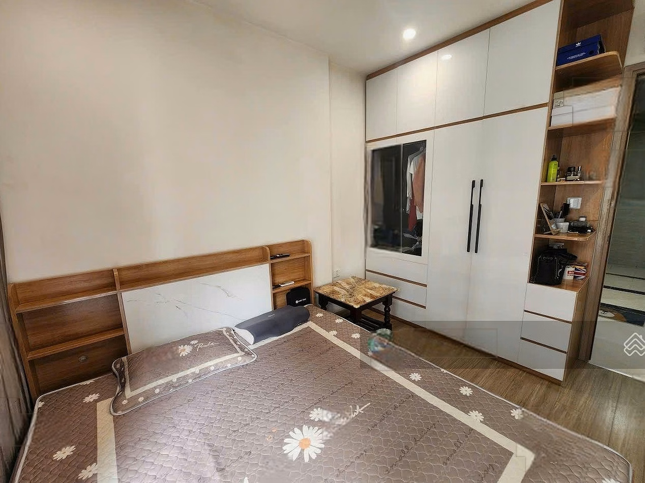 Need to sell urgently 2 bedroom 1 bathroom apartment, area 55m², fully furnished, just bring your suitcase to move in