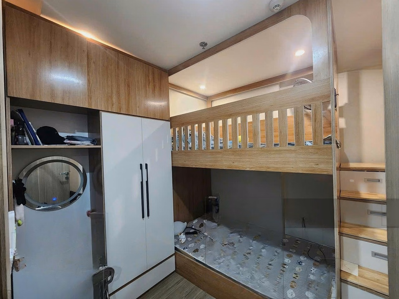 Need to sell urgently 2 bedroom 1 bathroom apartment, area 55m², fully furnished, just bring your suitcase to move in
