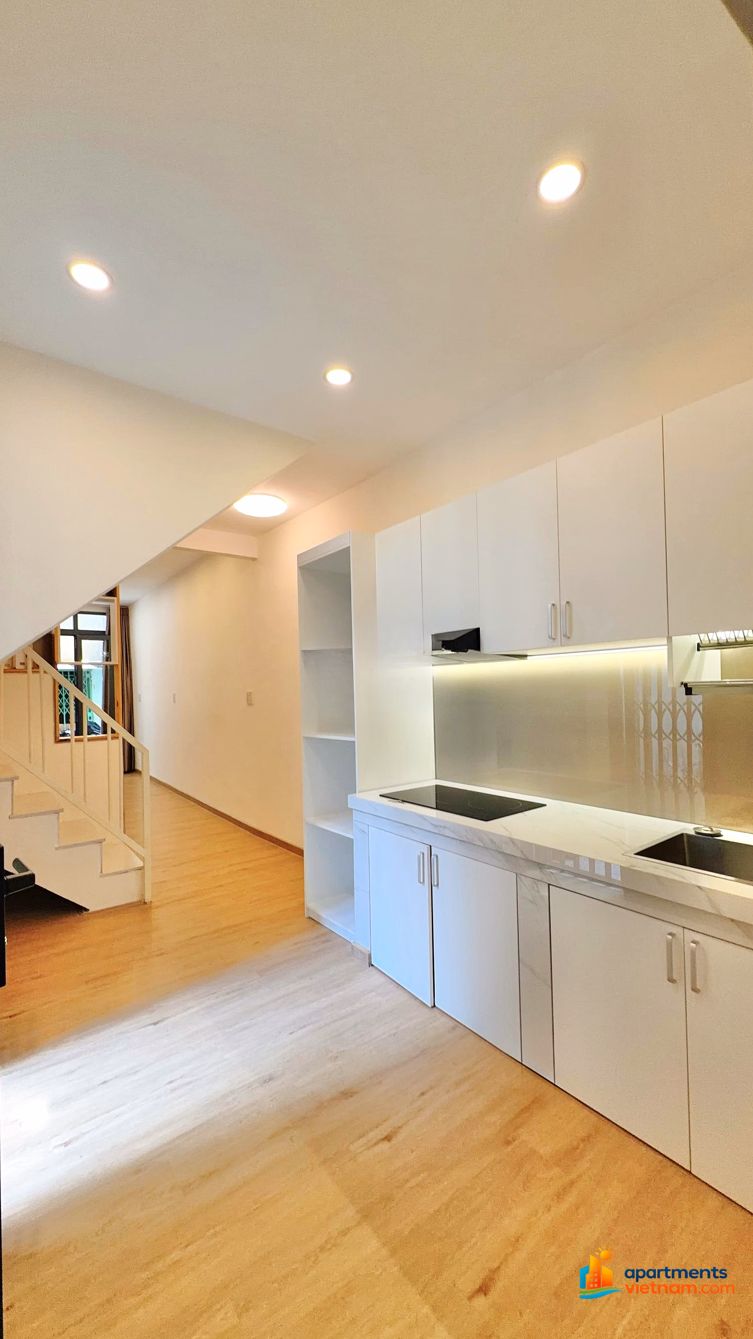 House for sale in the center of District 10, a few meters from the front (2 super airy exit doors)