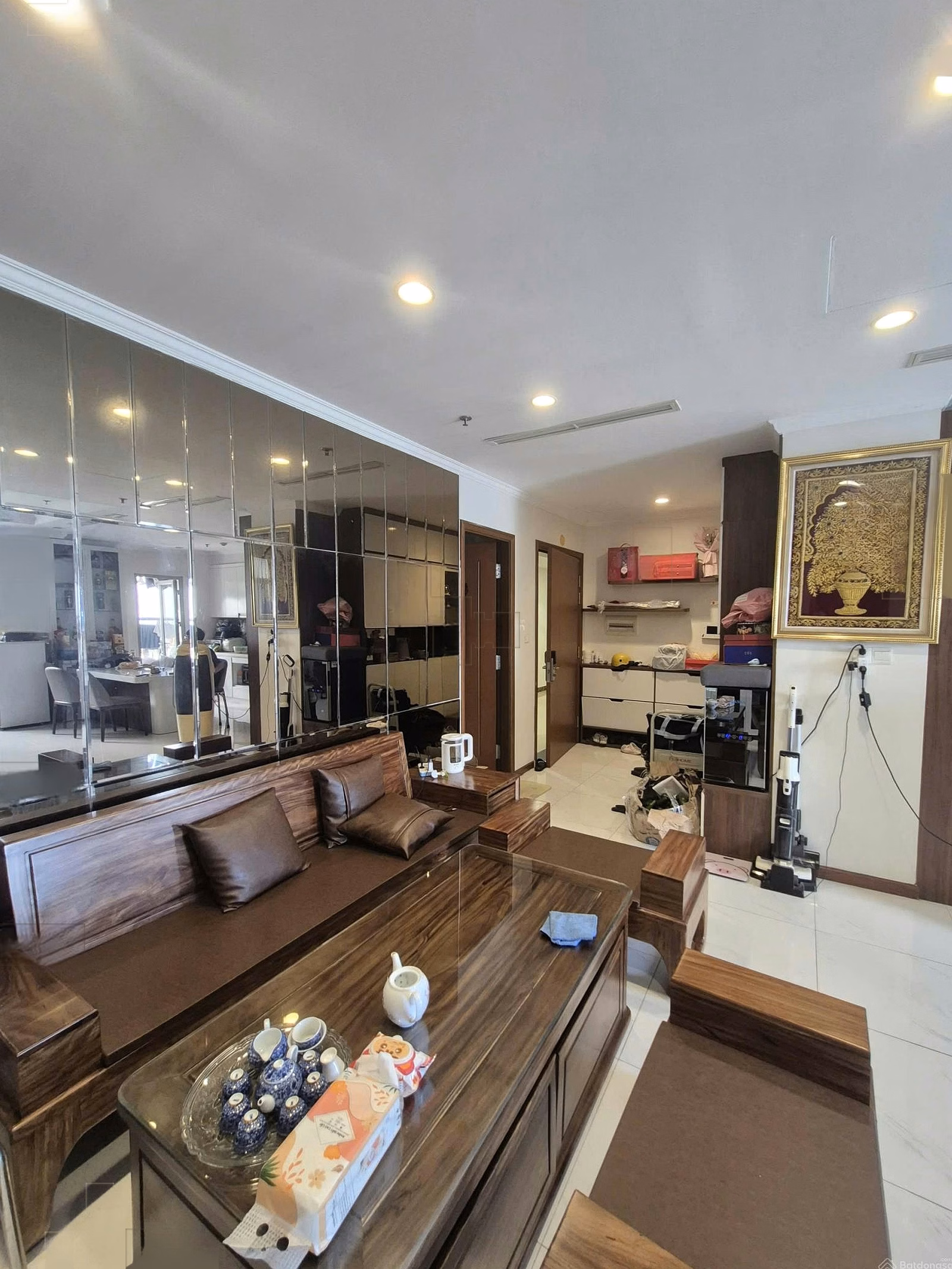 Urgent sale of 3-bedroom corner apartment, Central 2 building, Vinhomes Central Park, very chill view