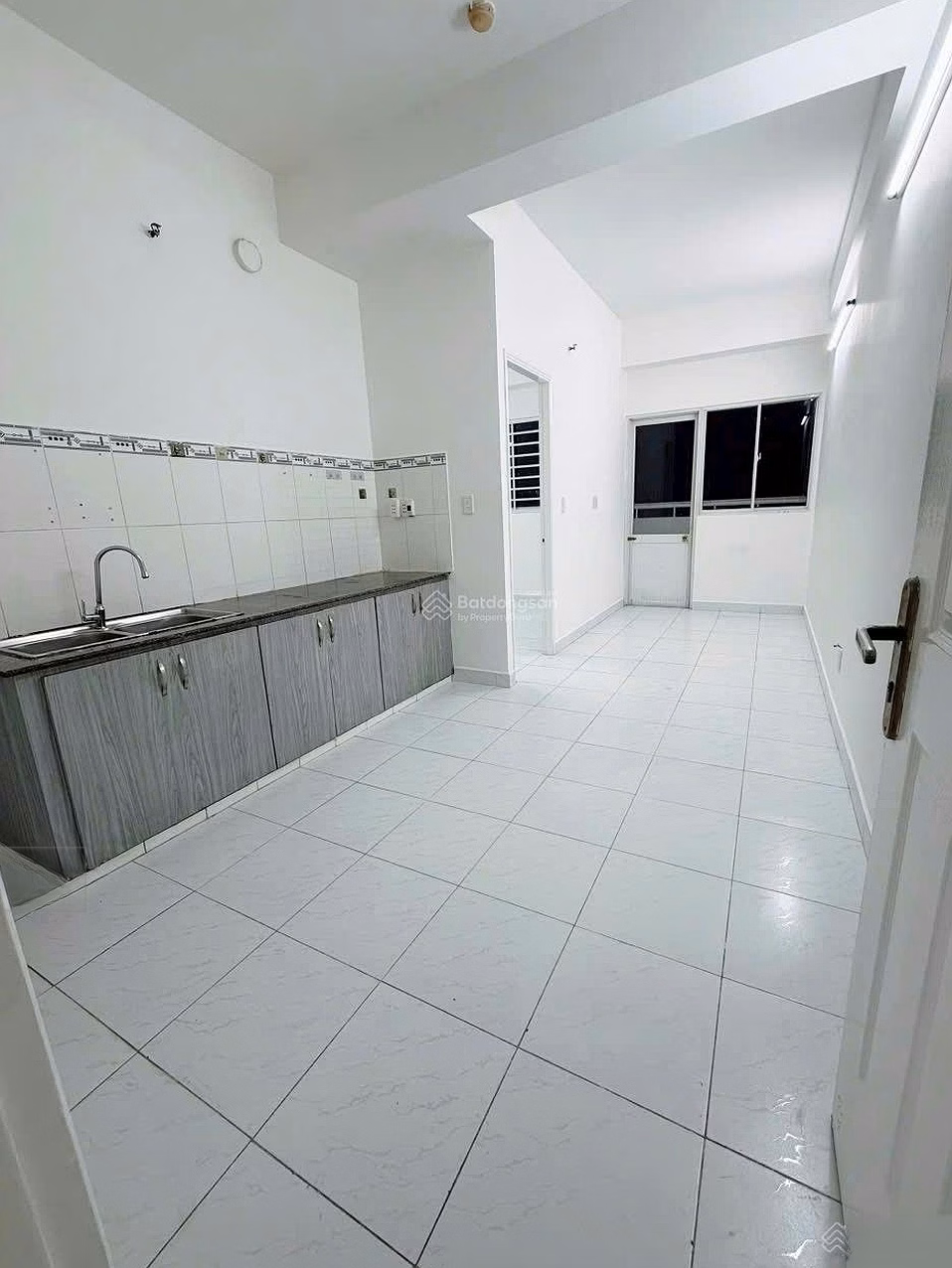 Le Thanh Tan Tao apartment for sale, Ho Van Long street, Binh Tan, 34m2, price 670 million including fees