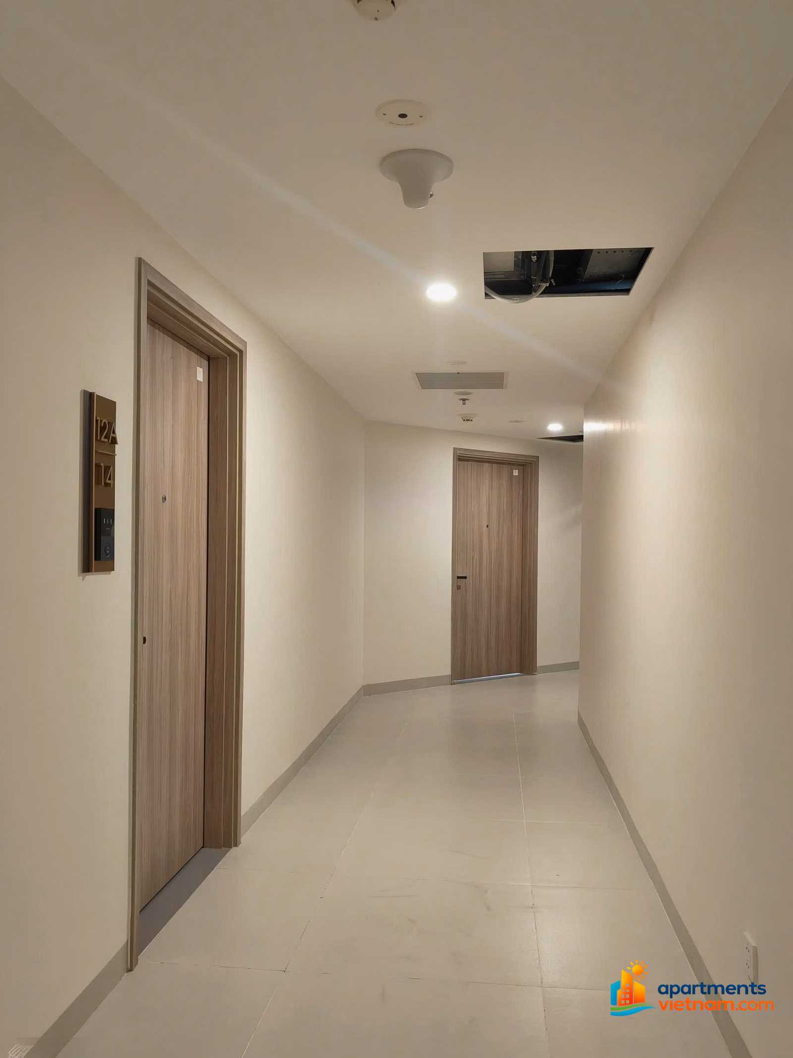 Owner rents 100% new 2-bedroom Skyline Westlake apartment 95m2, free service for 1 year, with underground parking slot
