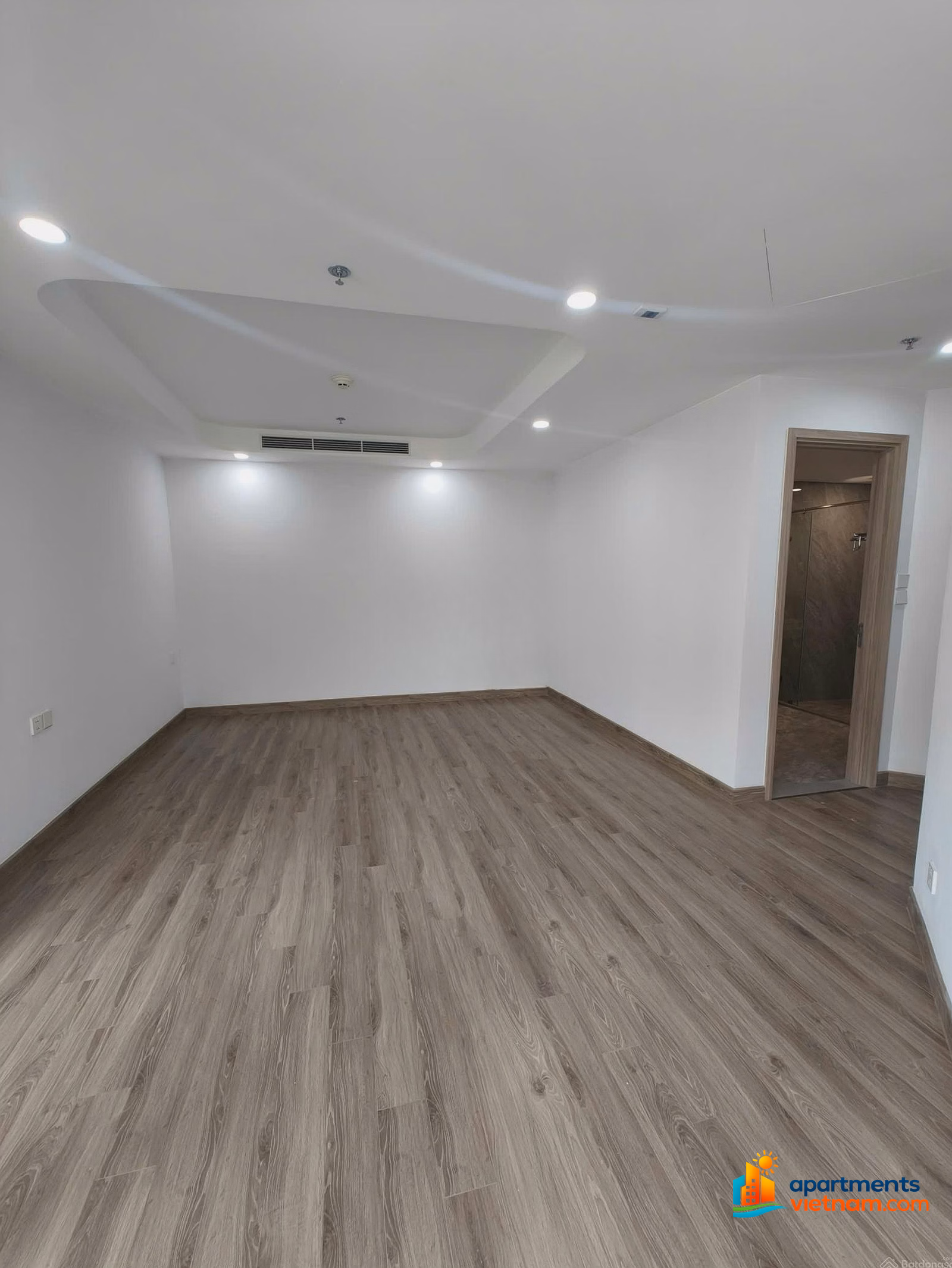 Owner rents 100% new 2-bedroom Skyline Westlake apartment 95m2, free service for 1 year, with underground parking slot