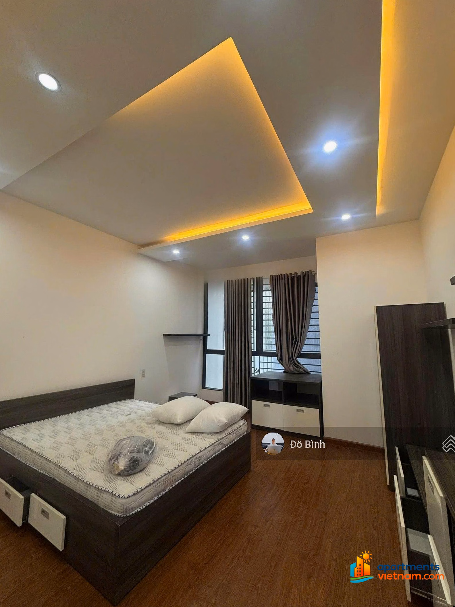 3-storey villa for rent: Khuc Thua Du - 8 rooms - 5 bathrooms - car yard