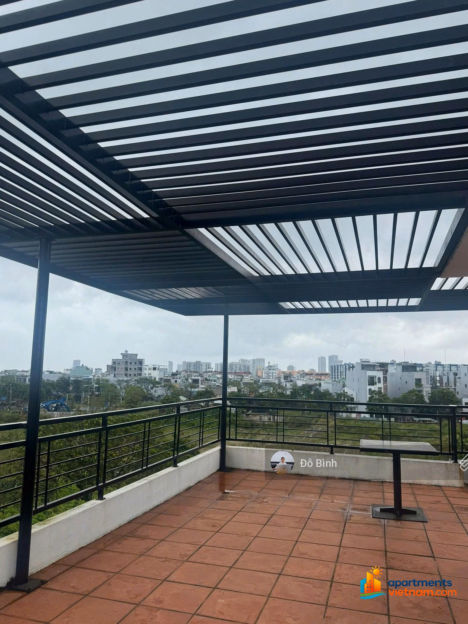 3-storey villa for rent: Khuc Thua Du - 8 rooms - 5 bathrooms - car yard