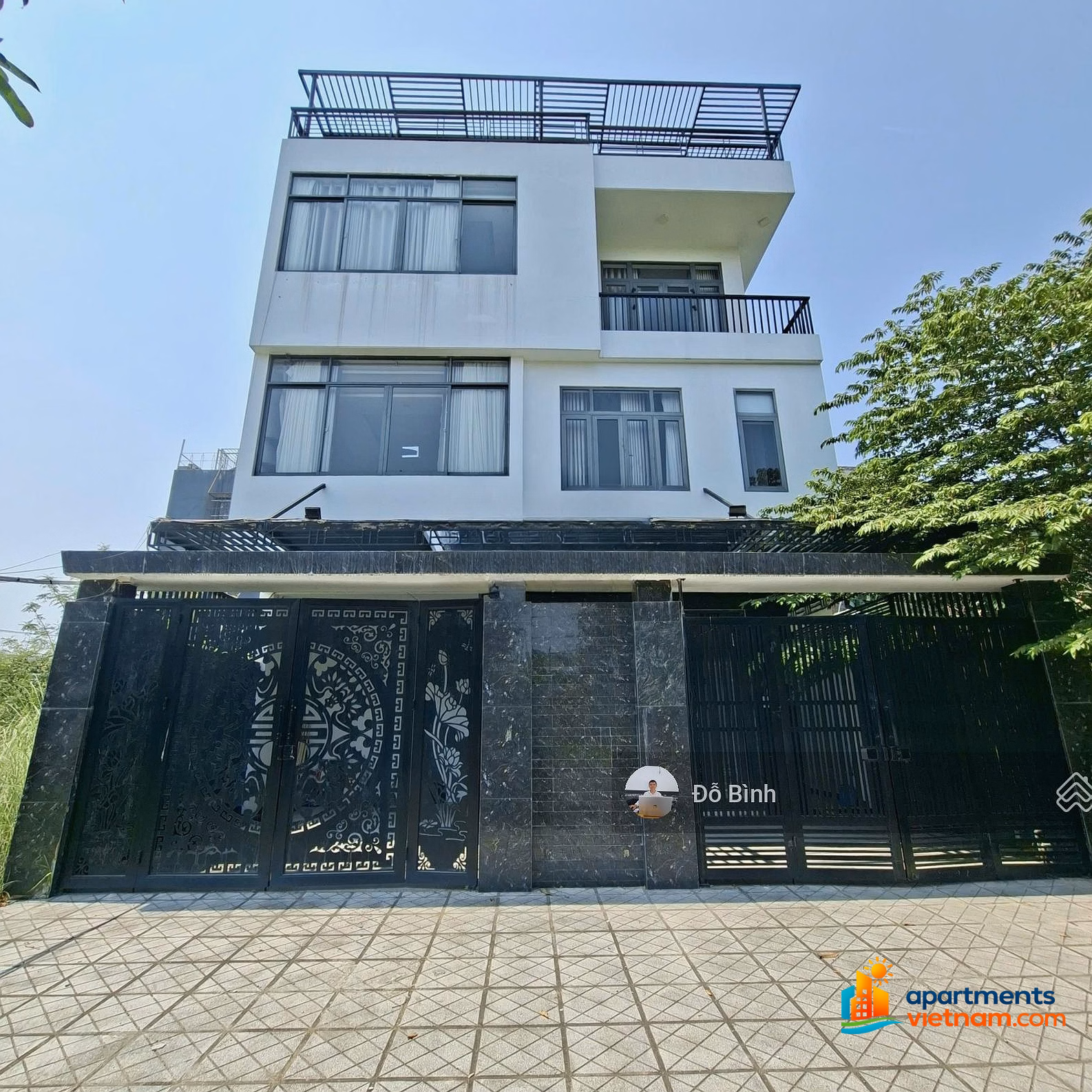 3-storey villa for rent: Khuc Thua Du - 8 rooms - 5 bathrooms - car yard