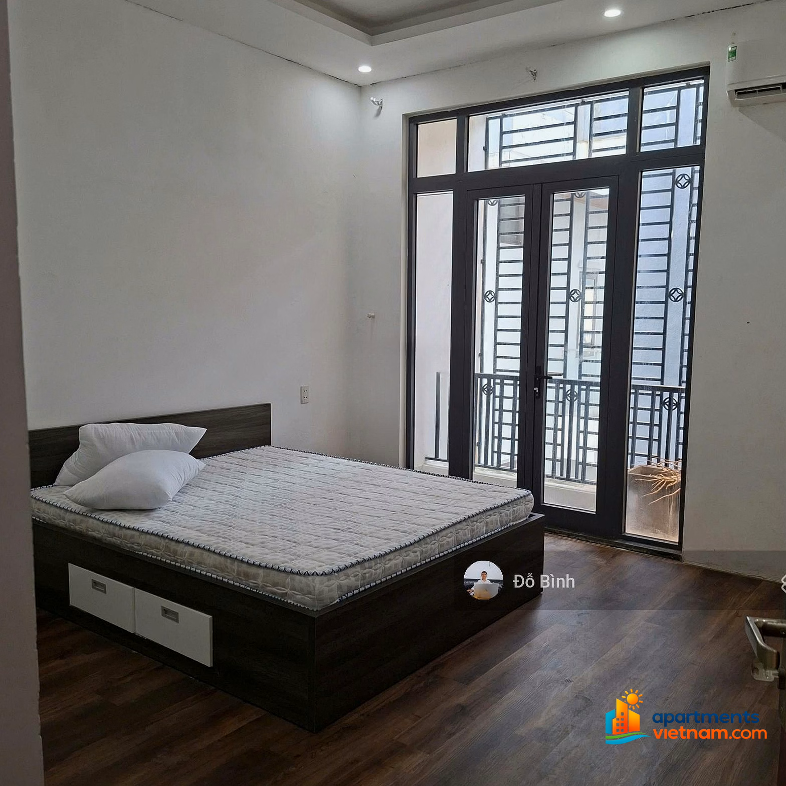3-storey villa for rent: Khuc Thua Du - 8 rooms - 5 bathrooms - car yard