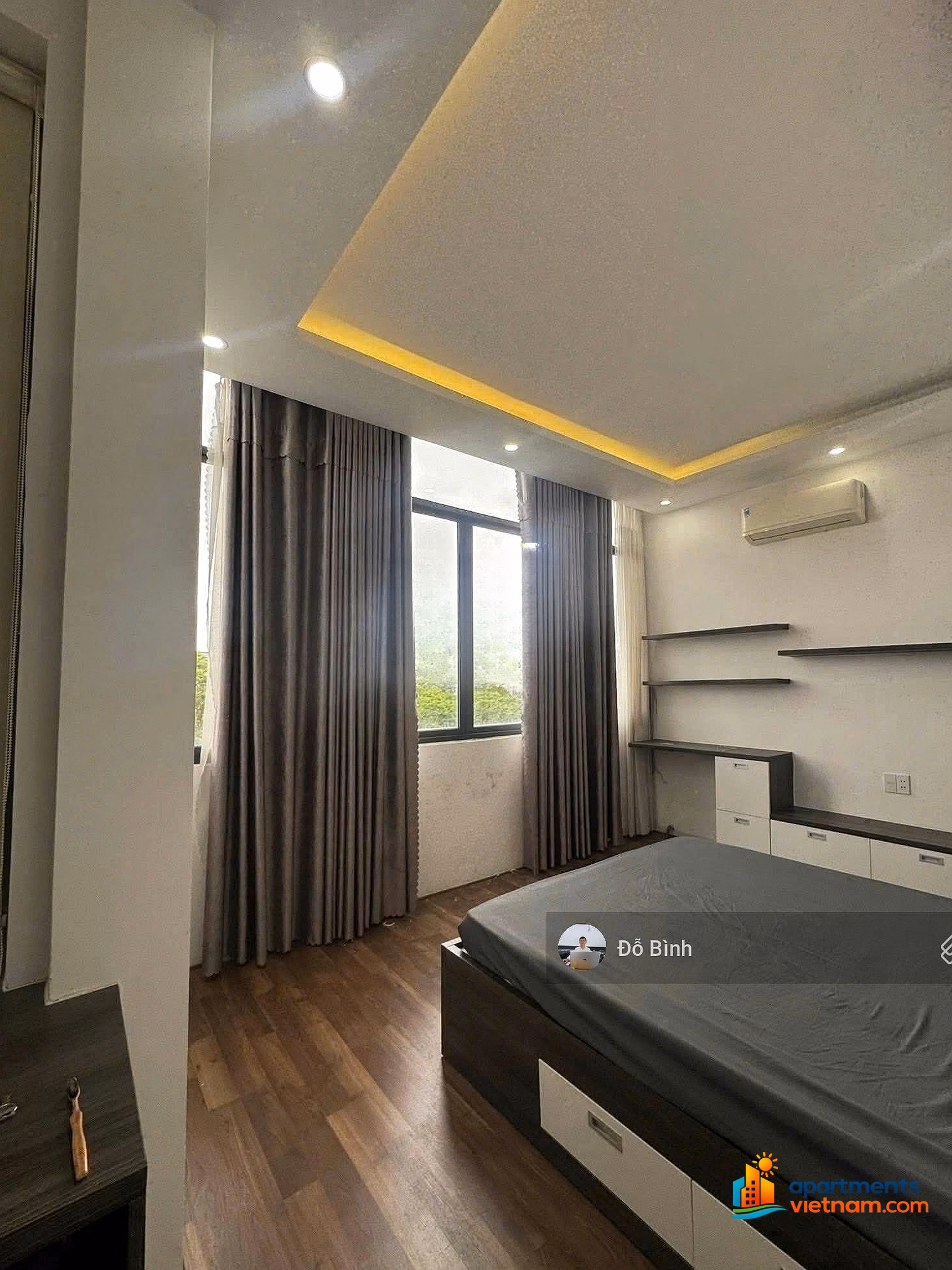 3-storey villa for rent: Khuc Thua Du - 8 rooms - 5 bathrooms - car yard