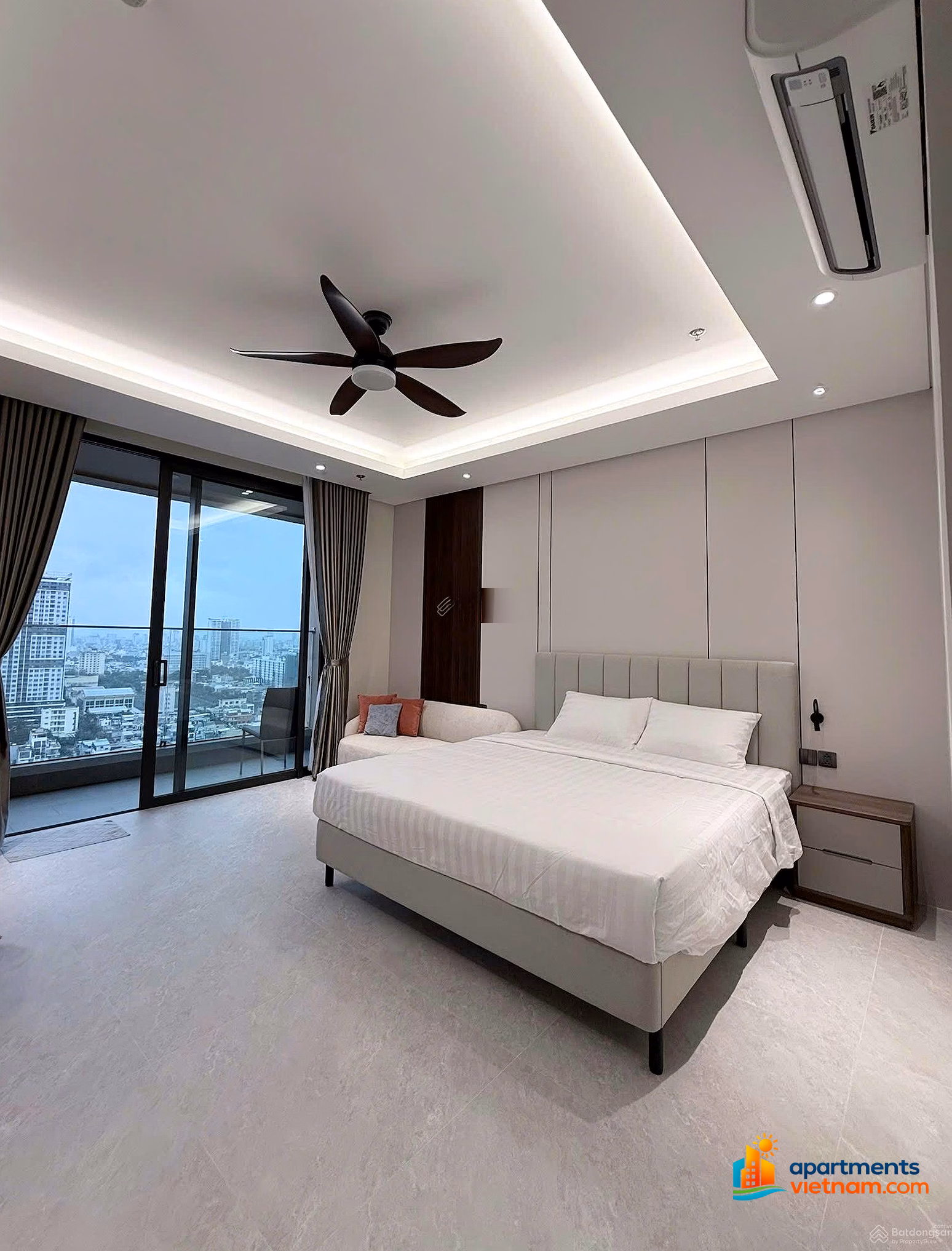 Studio Panoma for rent on 1st floor, 20th floor, view of Han River, city & fireworks
