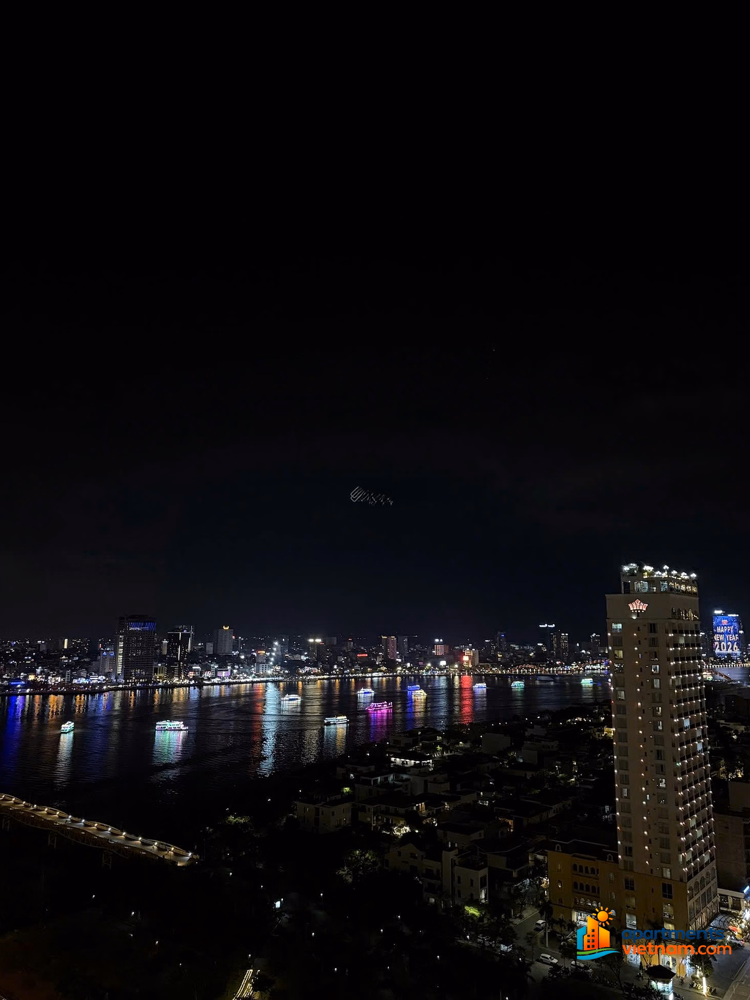Studio Panoma for rent on 1st floor, 20th floor, view of Han River, city & fireworks